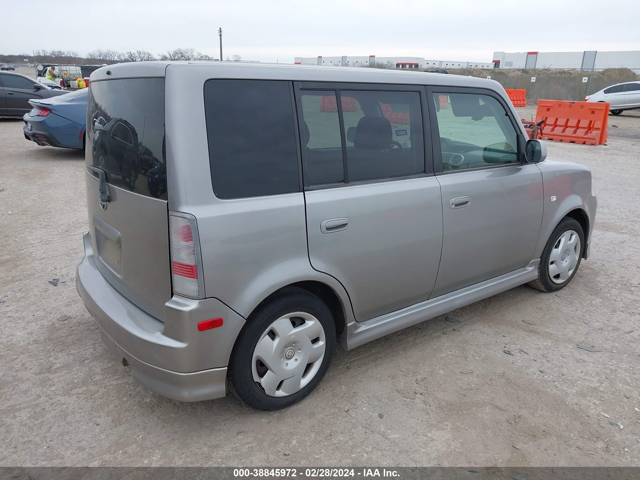 Photo 3 VIN: JTLKT324054019413 - SCION XB 