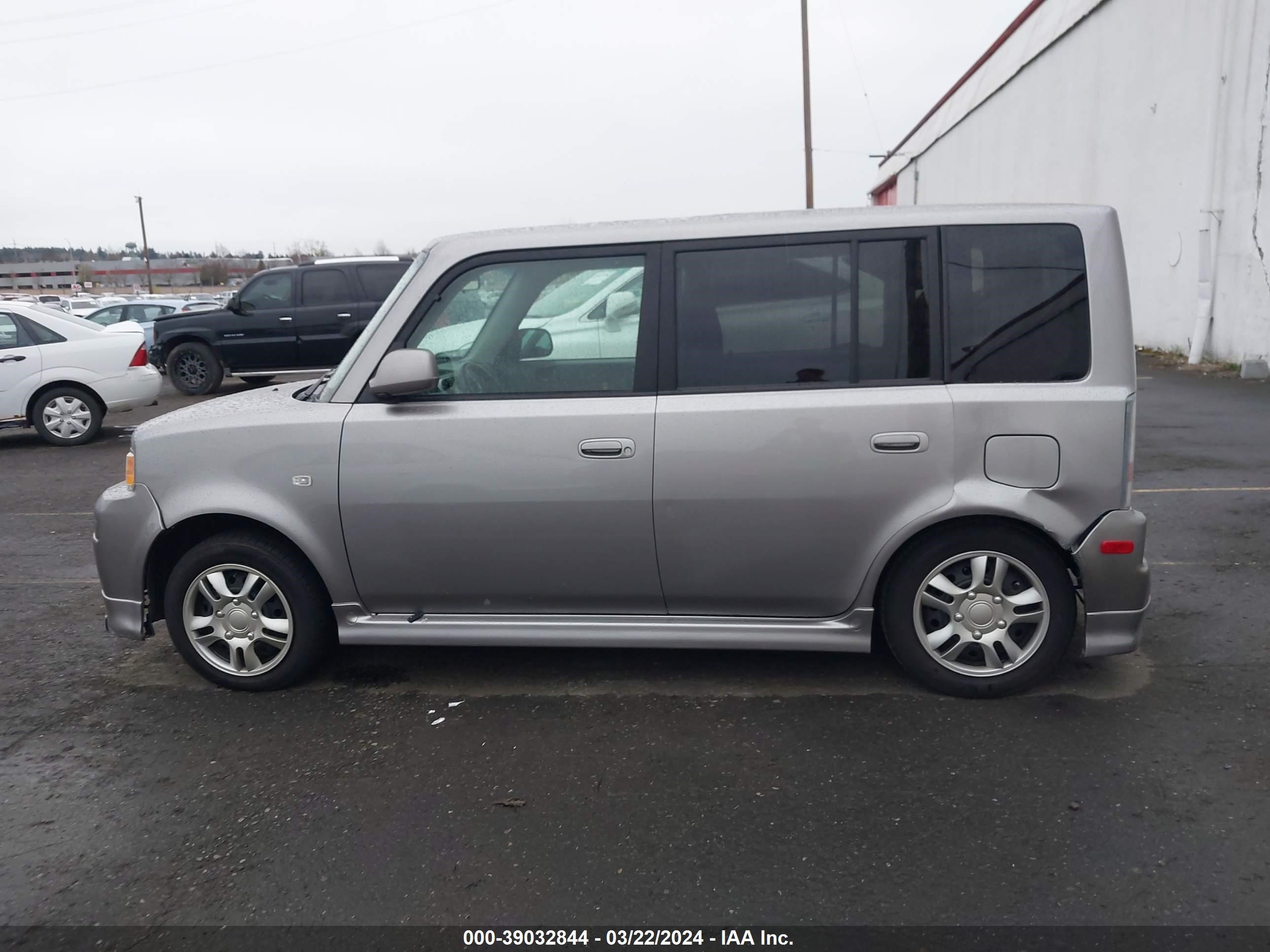 Photo 12 VIN: JTLKT324064077913 - SCION XB 