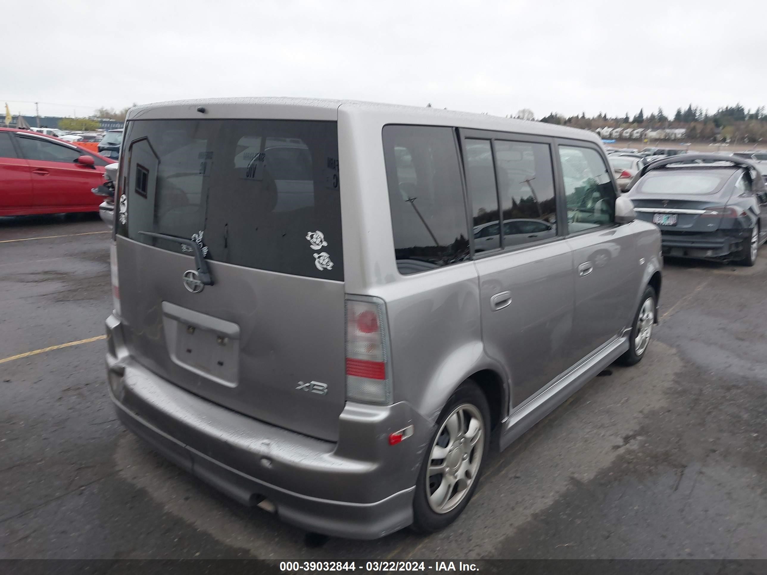 Photo 3 VIN: JTLKT324064077913 - SCION XB 