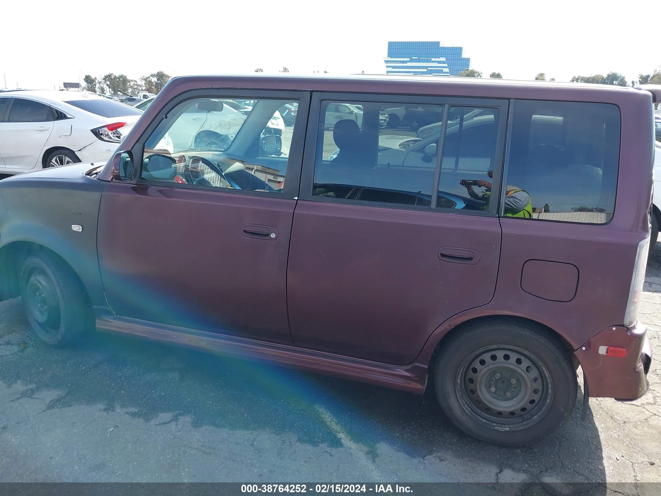 Photo 12 VIN: JTLKT324154025334 - SCION XB 