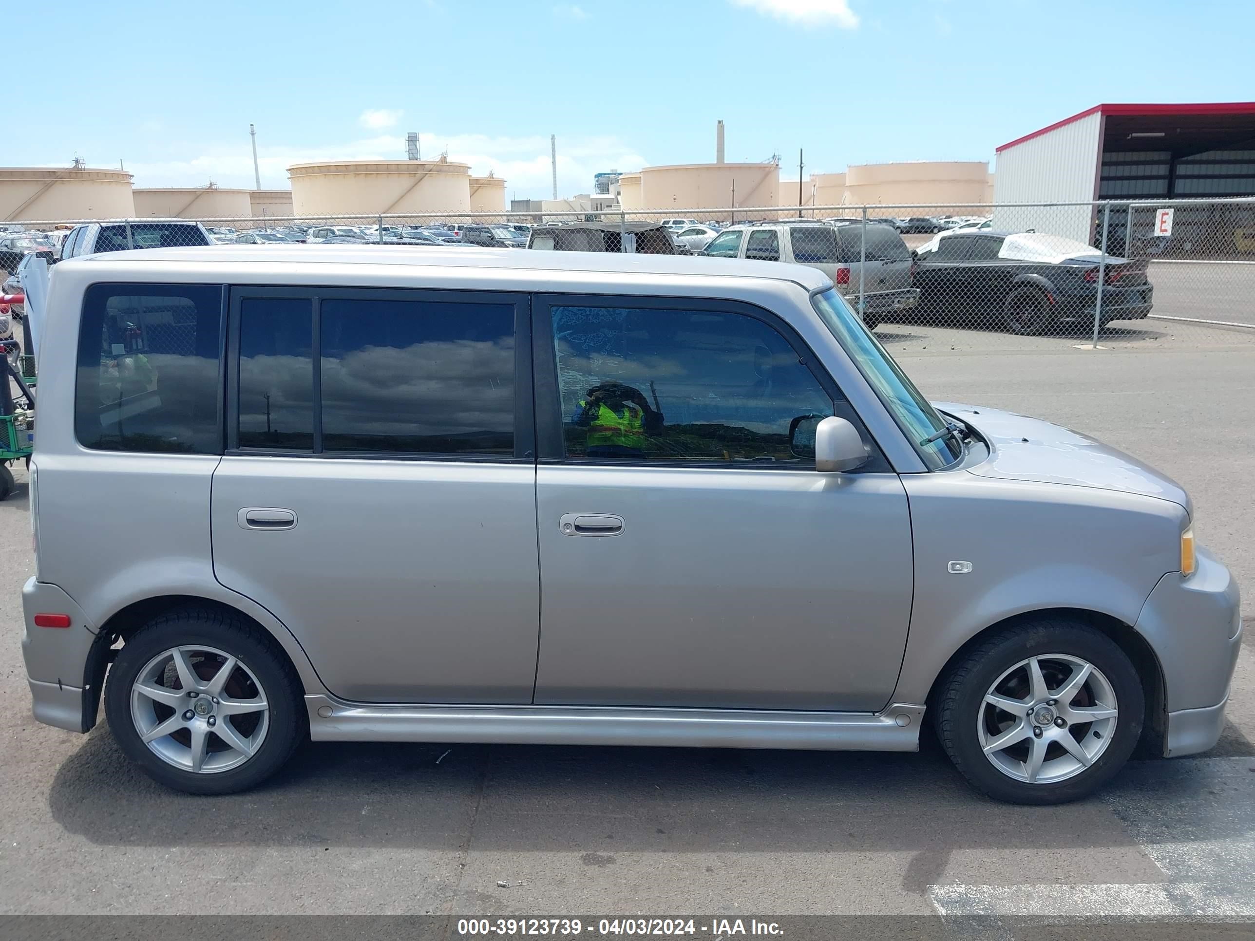 Photo 12 VIN: JTLKT324250199999 - SCION XB 