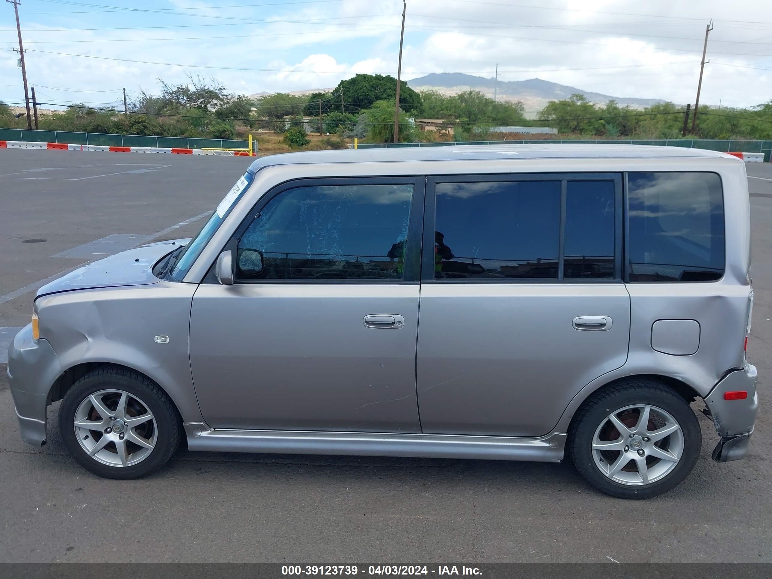 Photo 13 VIN: JTLKT324250199999 - SCION XB 