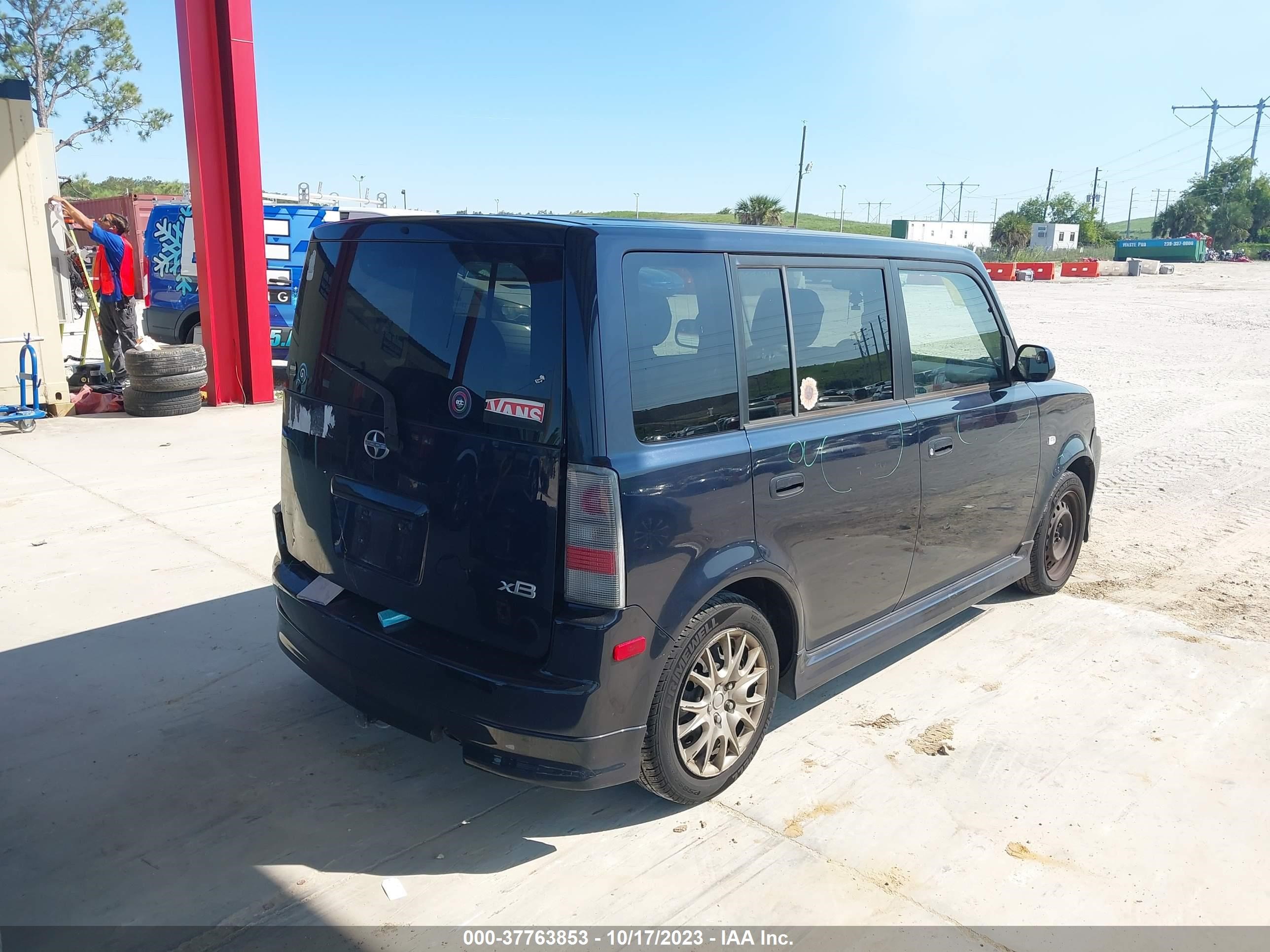 Photo 3 VIN: JTLKT324250209821 - SCION XB 