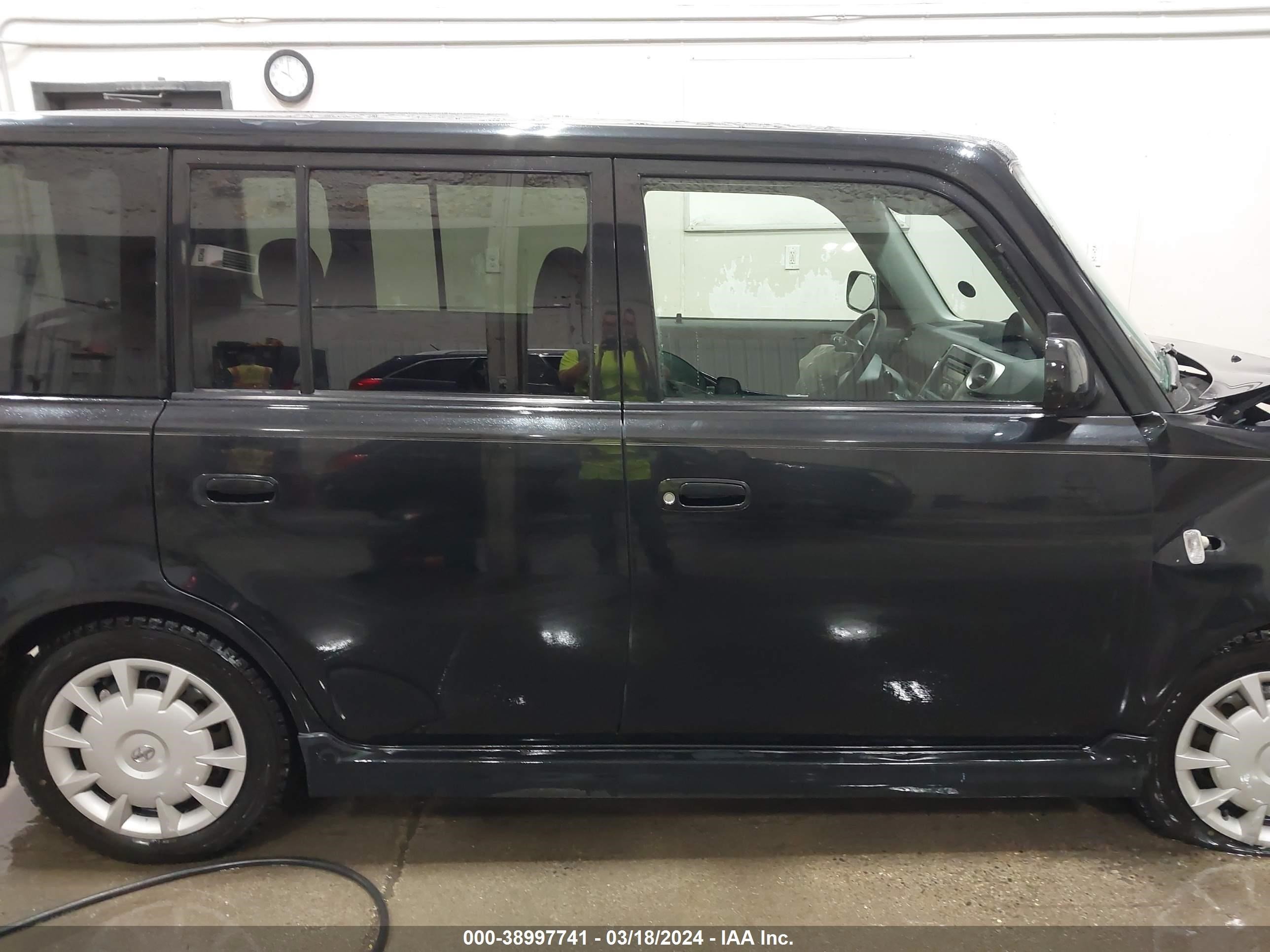 Photo 12 VIN: JTLKT324264085155 - SCION XB 