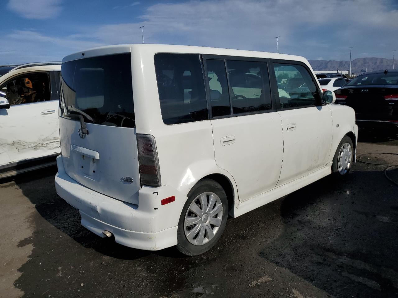 Photo 2 VIN: JTLKT324354012472 - SCION XB 