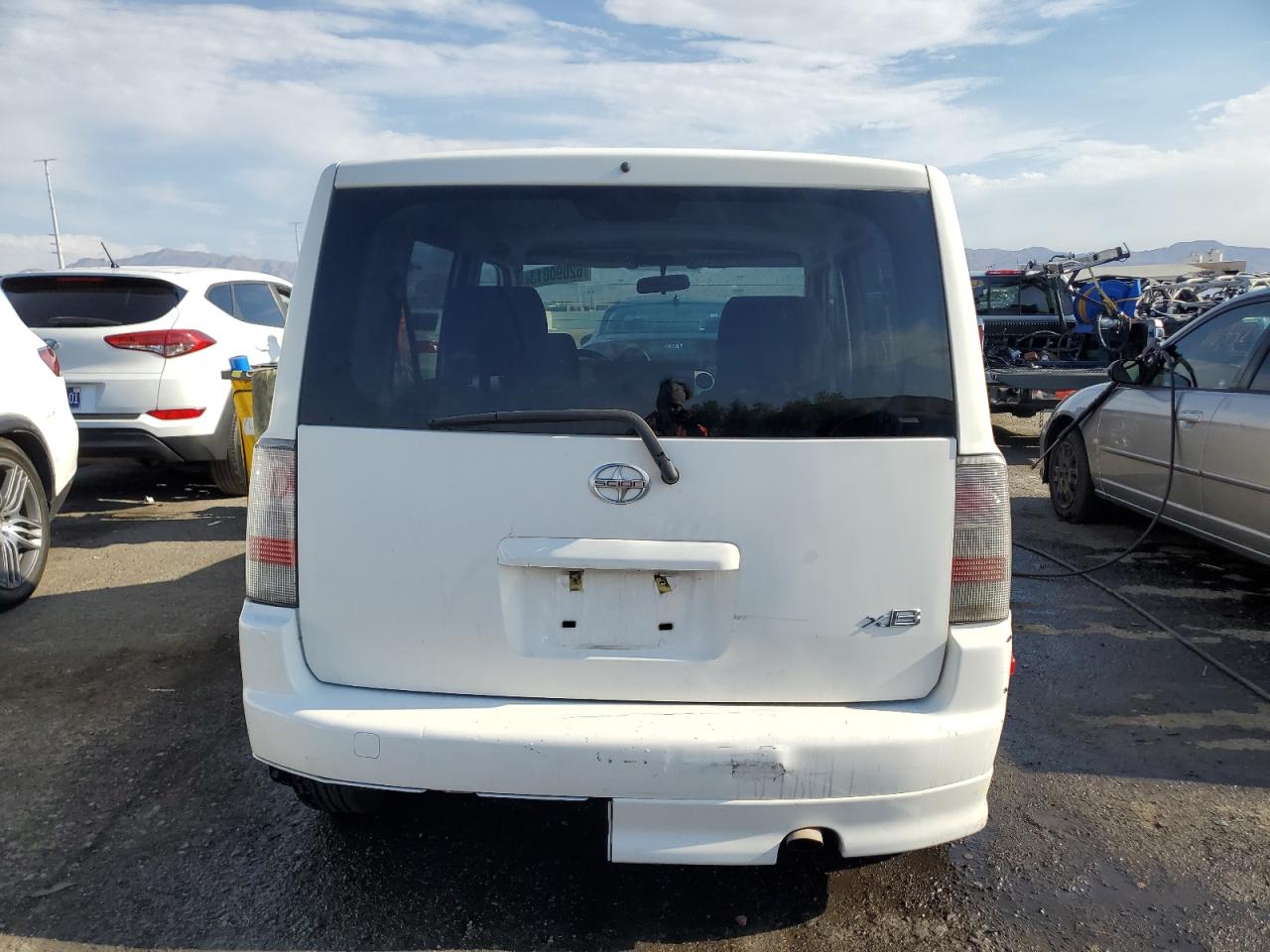 Photo 5 VIN: JTLKT324354012472 - SCION XB 