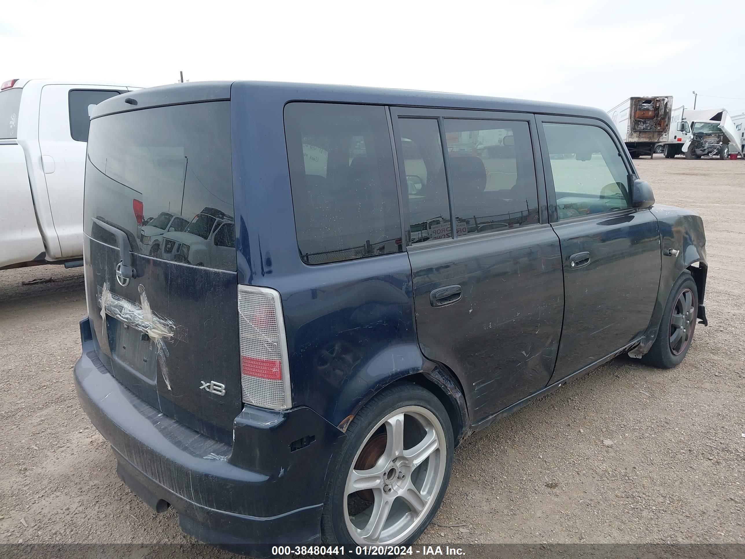 Photo 3 VIN: JTLKT324364047577 - SCION XB 