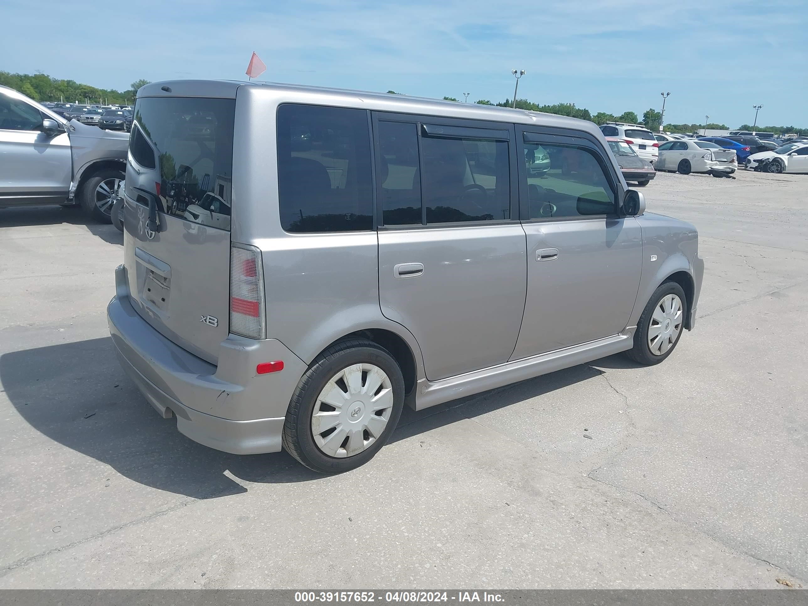 Photo 3 VIN: JTLKT324364076643 - SCION XB 