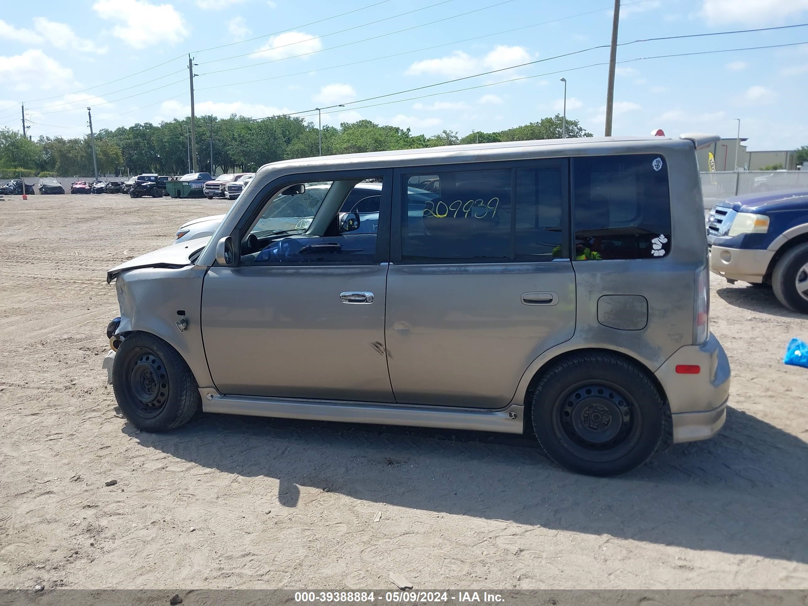 Photo 14 VIN: JTLKT324450181505 - SCION XB 