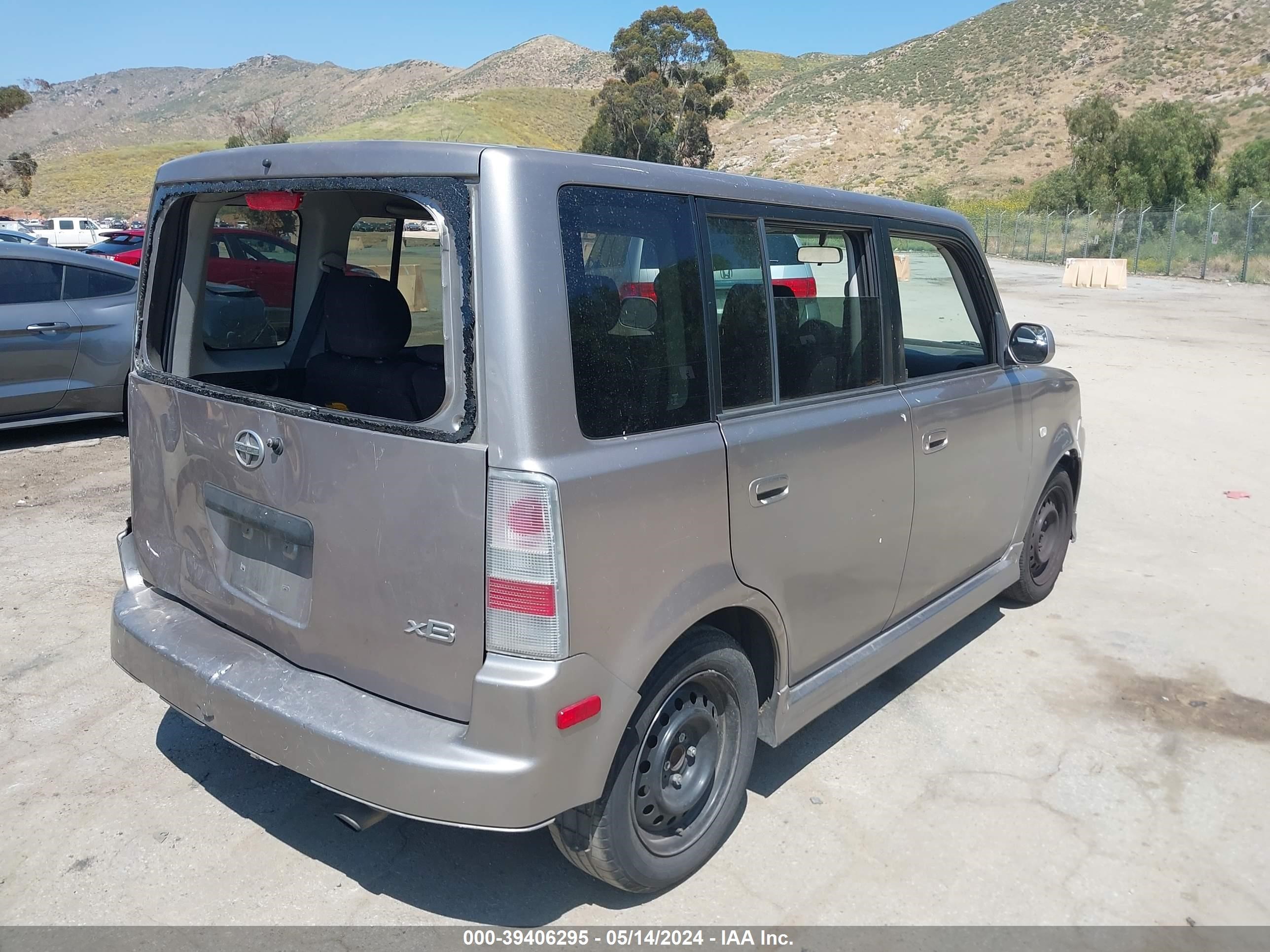 Photo 3 VIN: JTLKT324450200327 - SCION XB 