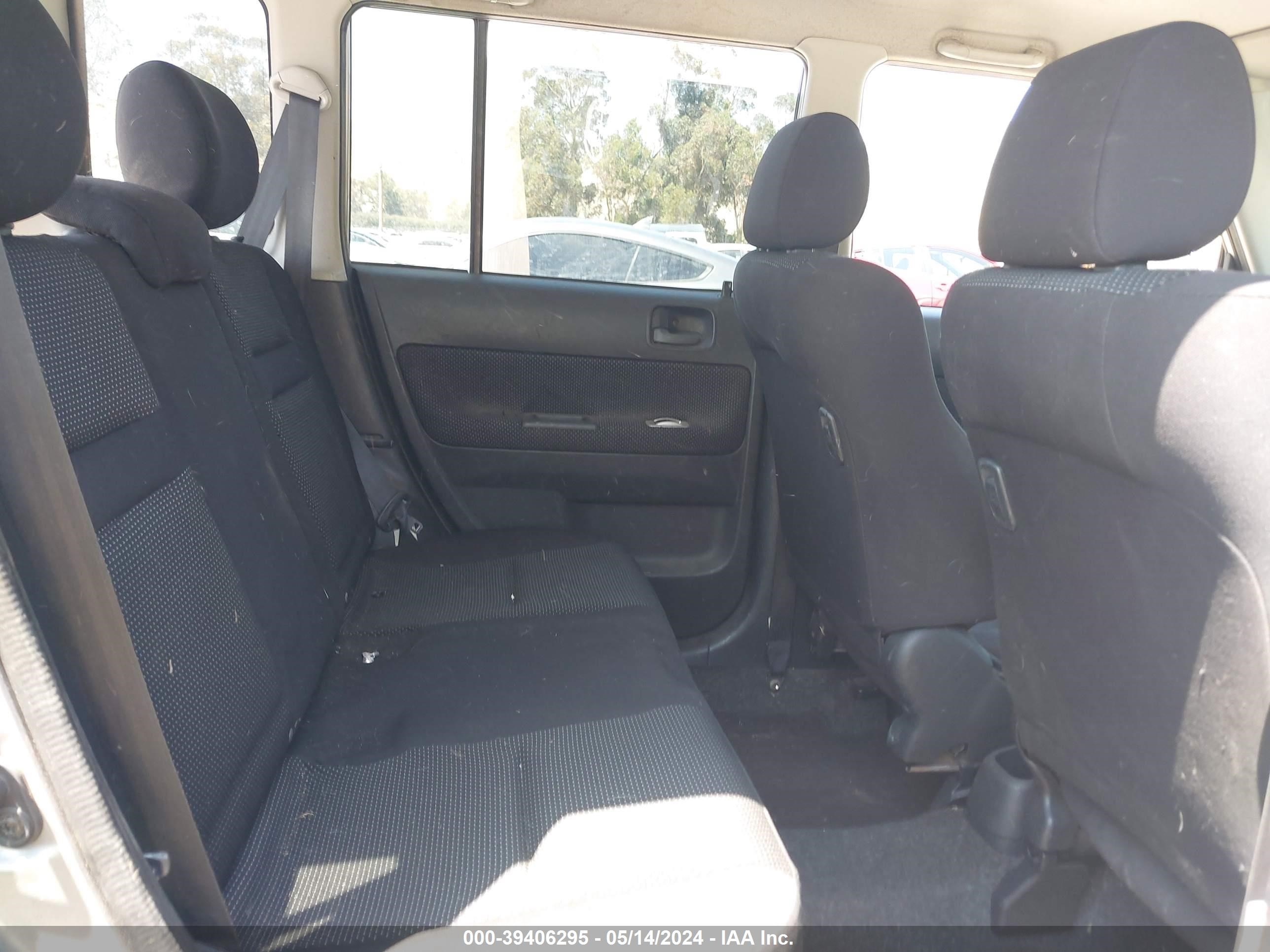 Photo 7 VIN: JTLKT324450200327 - SCION XB 