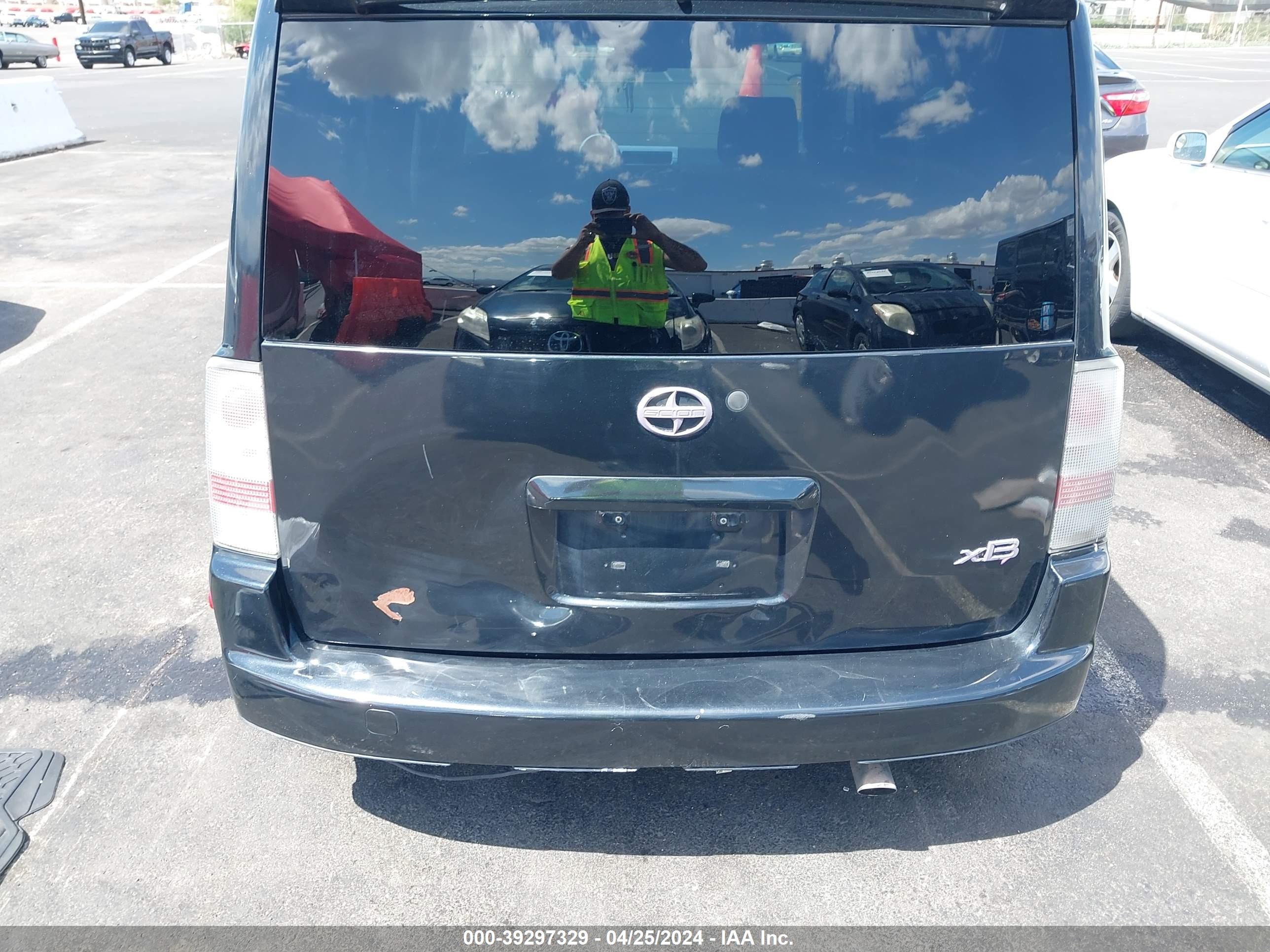 Photo 11 VIN: JTLKT324450217385 - SCION XB 