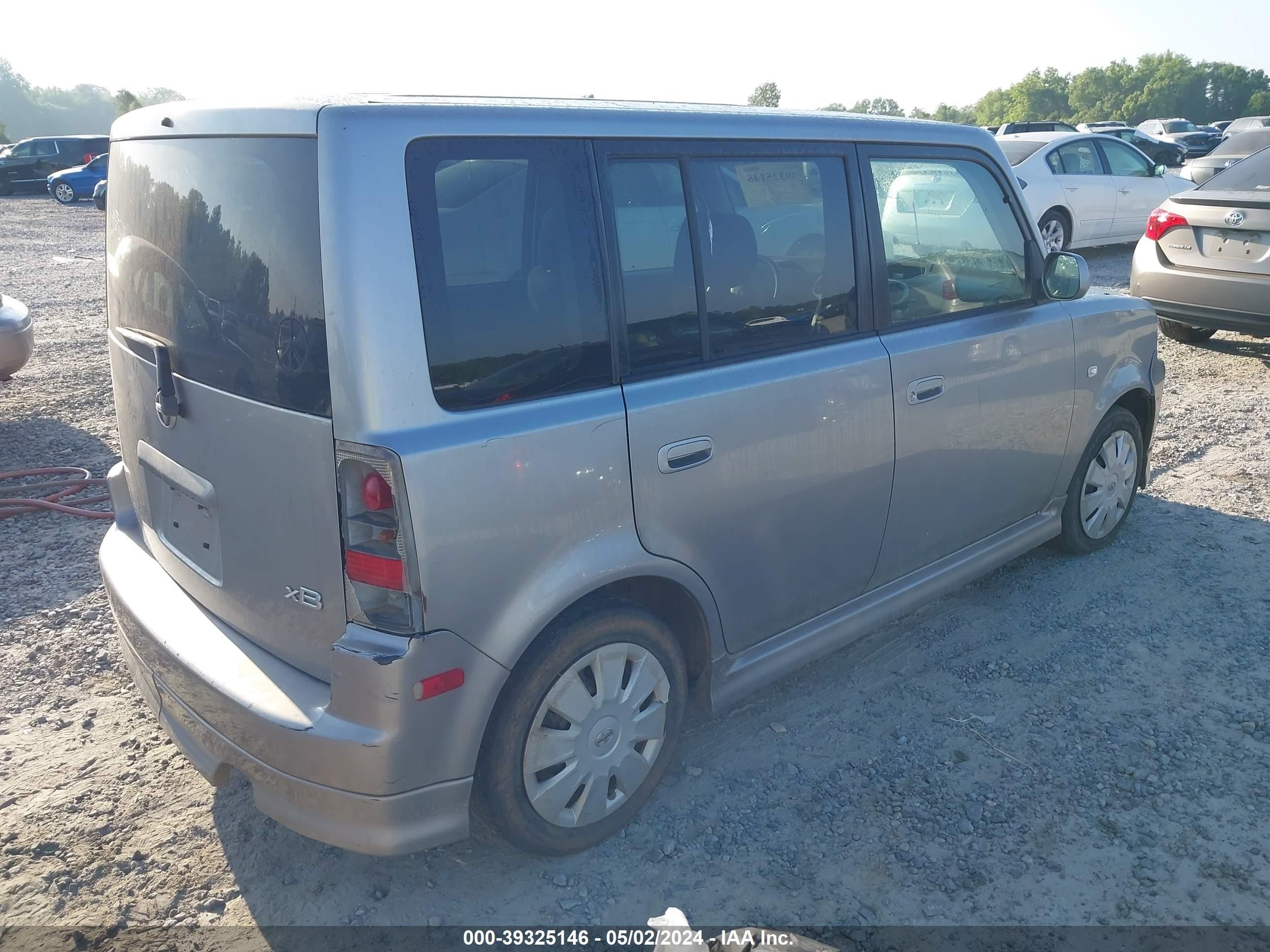 Photo 3 VIN: JTLKT324464035535 - SCION XB 