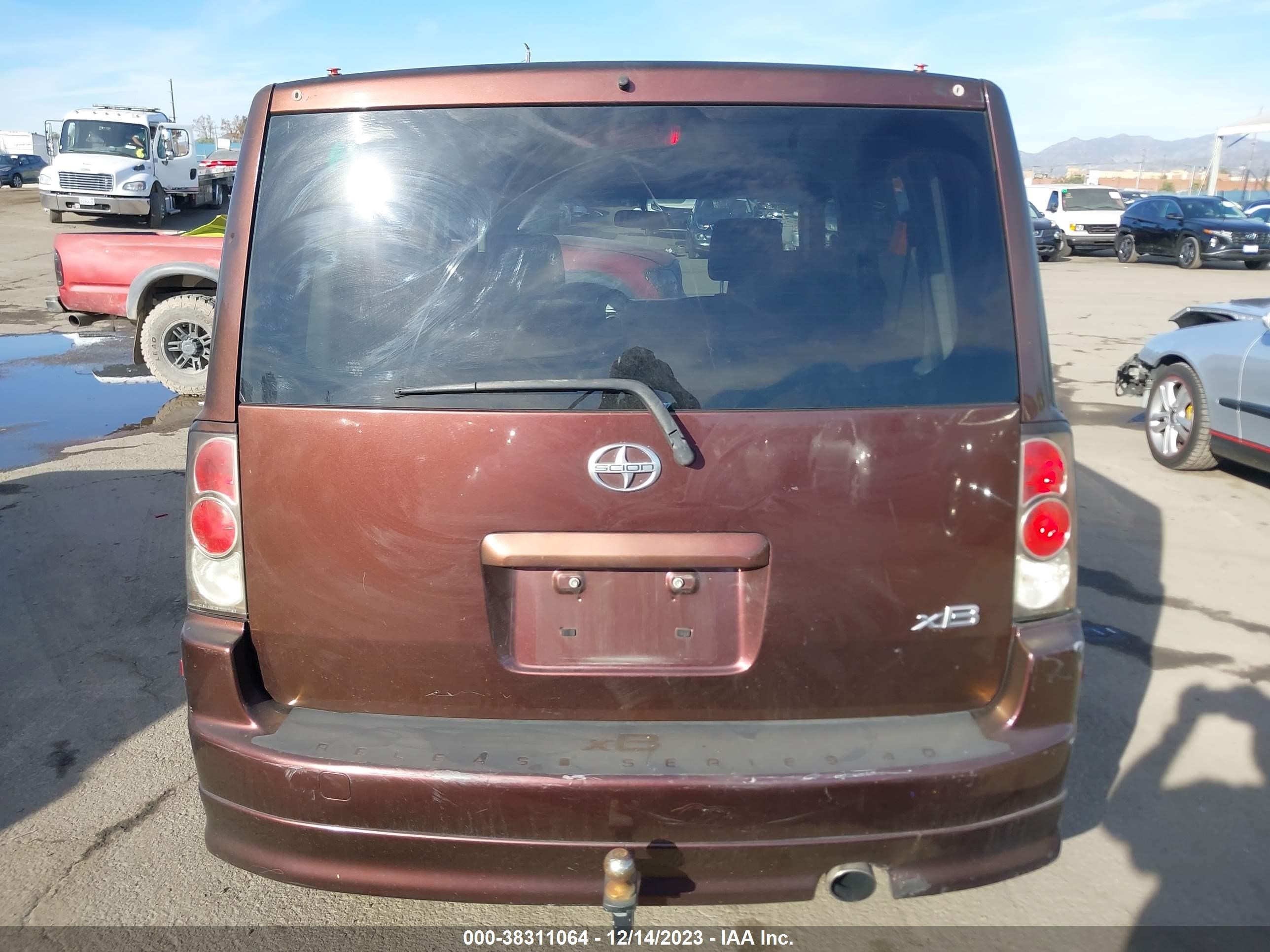 Photo 16 VIN: JTLKT324464119824 - SCION XB 