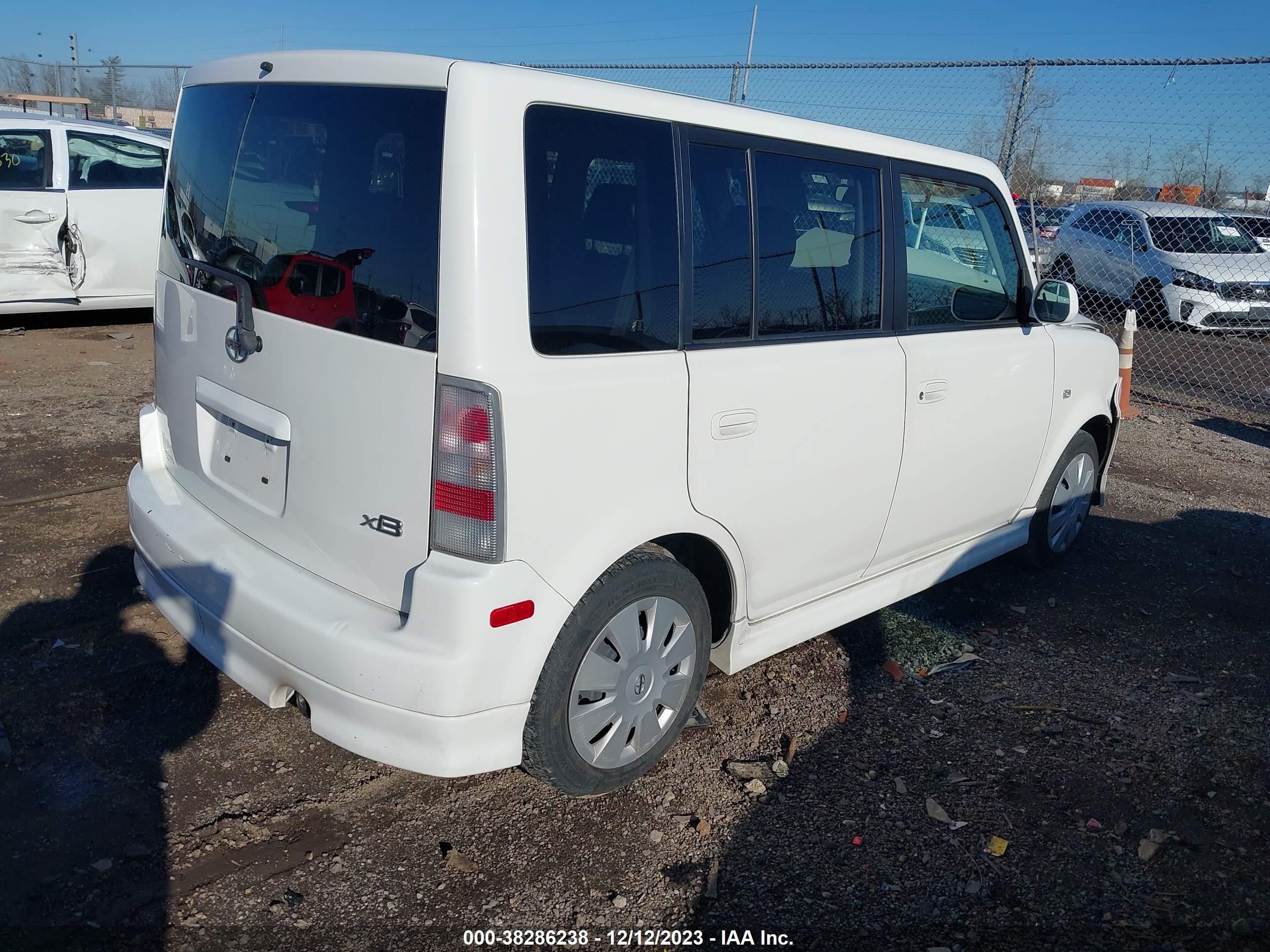 Photo 3 VIN: JTLKT324464120052 - SCION XB 