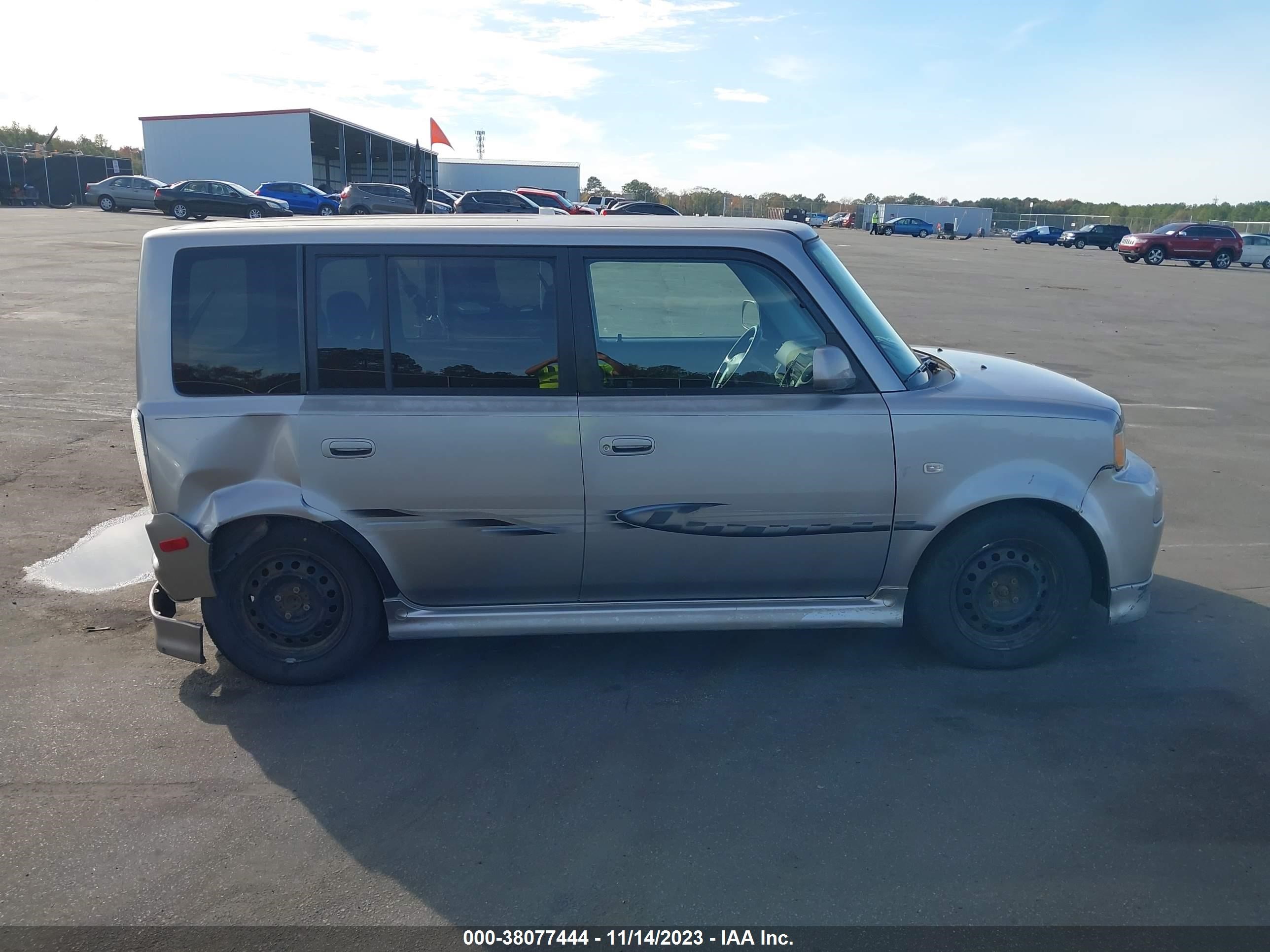 Photo 12 VIN: JTLKT324554008603 - SCION XB 