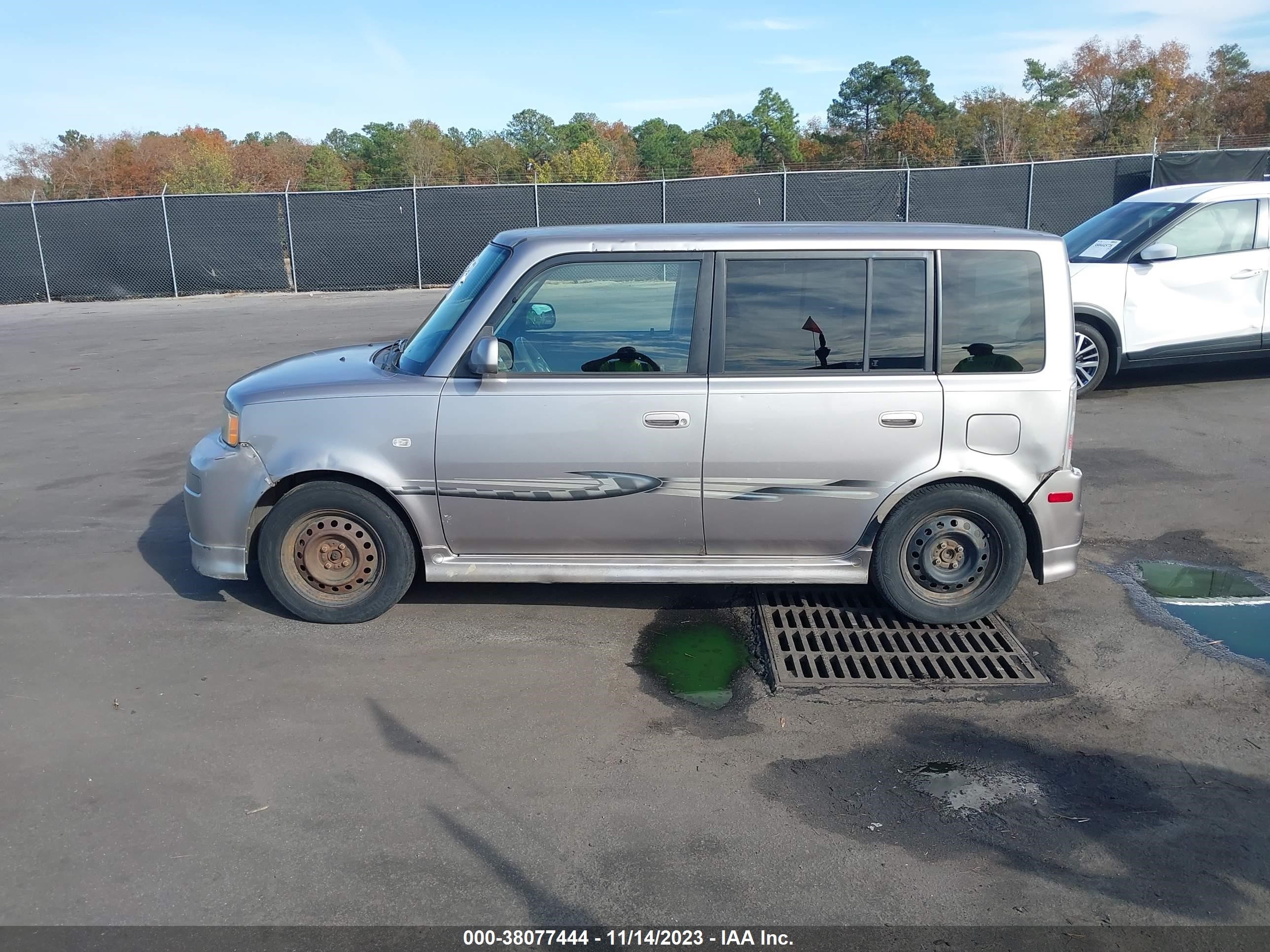 Photo 13 VIN: JTLKT324554008603 - SCION XB 