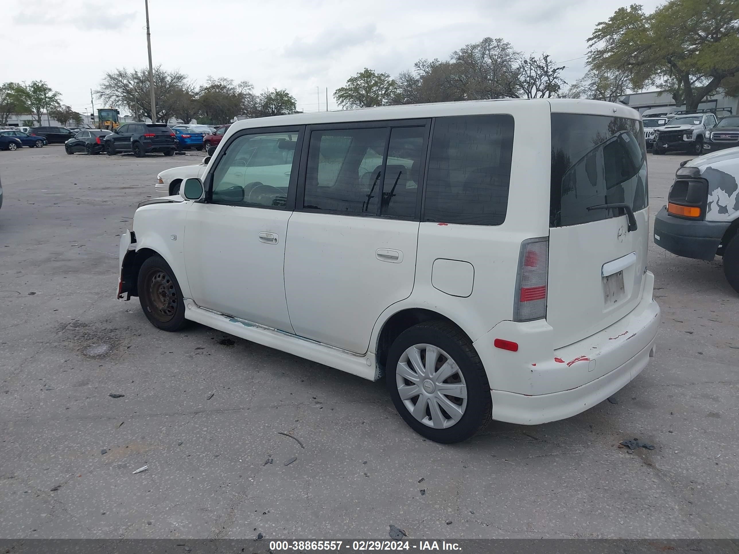 Photo 2 VIN: JTLKT324554017656 - SCION XB 