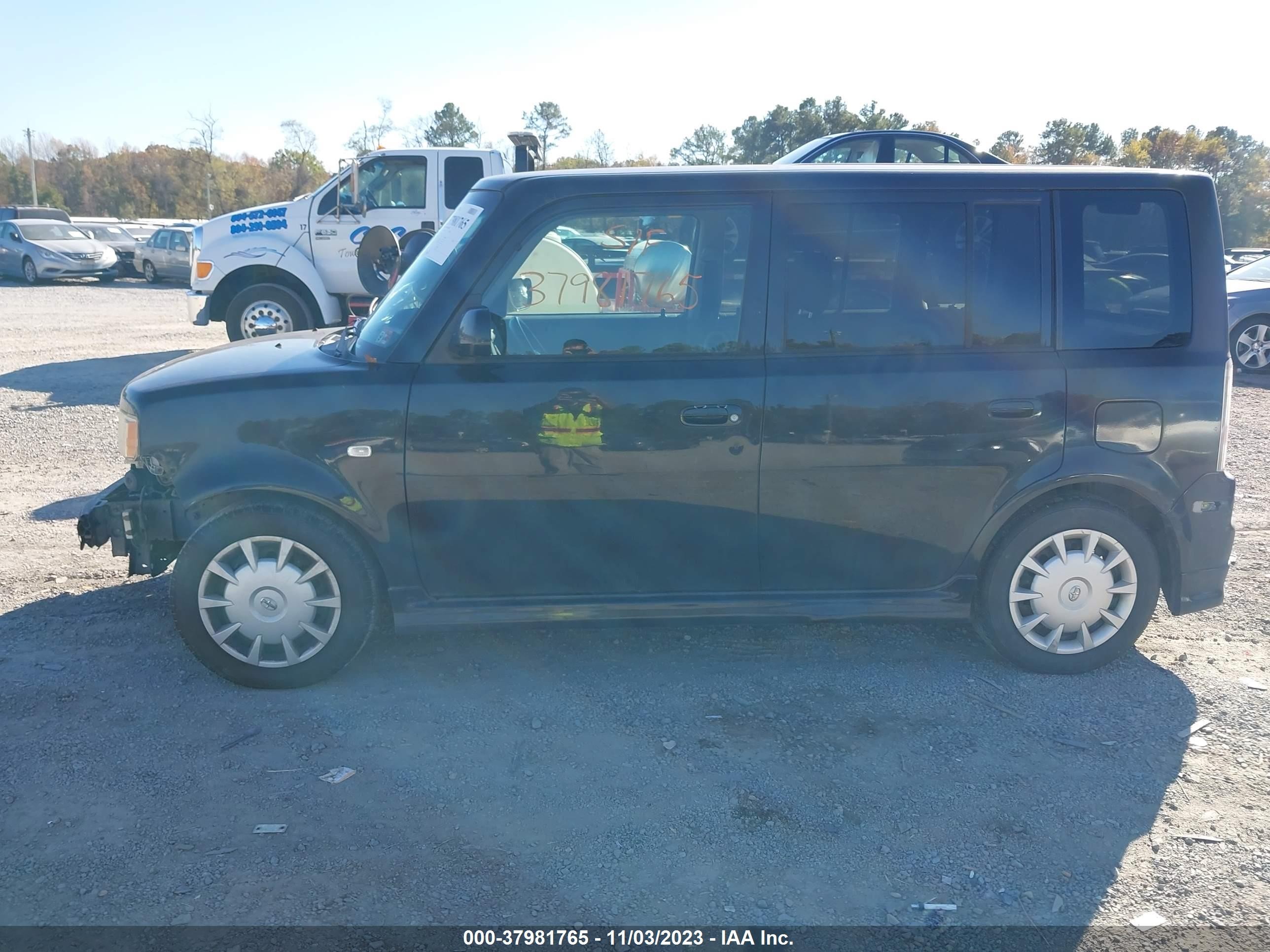 Photo 13 VIN: JTLKT324564121436 - SCION XB 