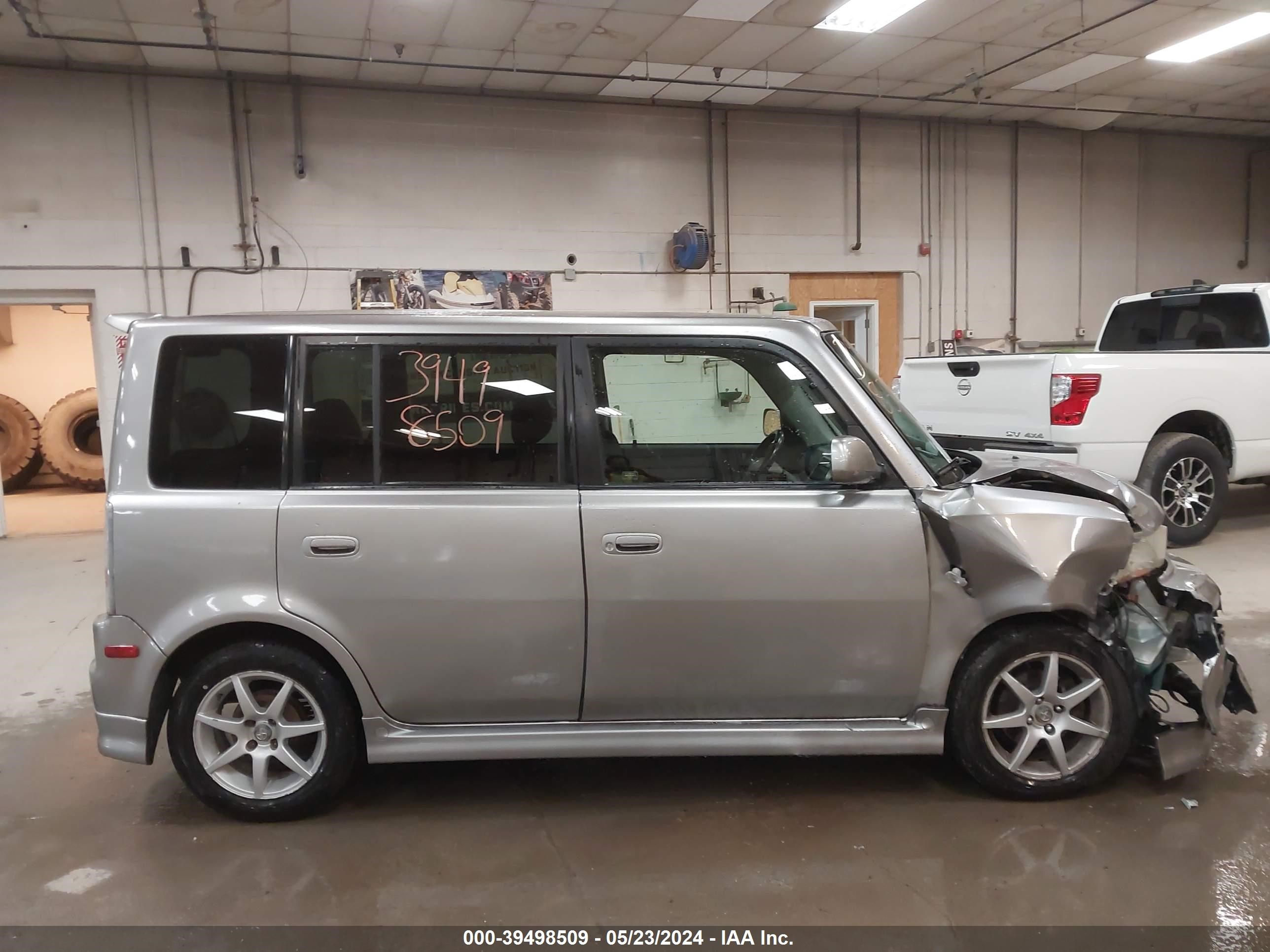 Photo 13 VIN: JTLKT324640158483 - SCION XB 