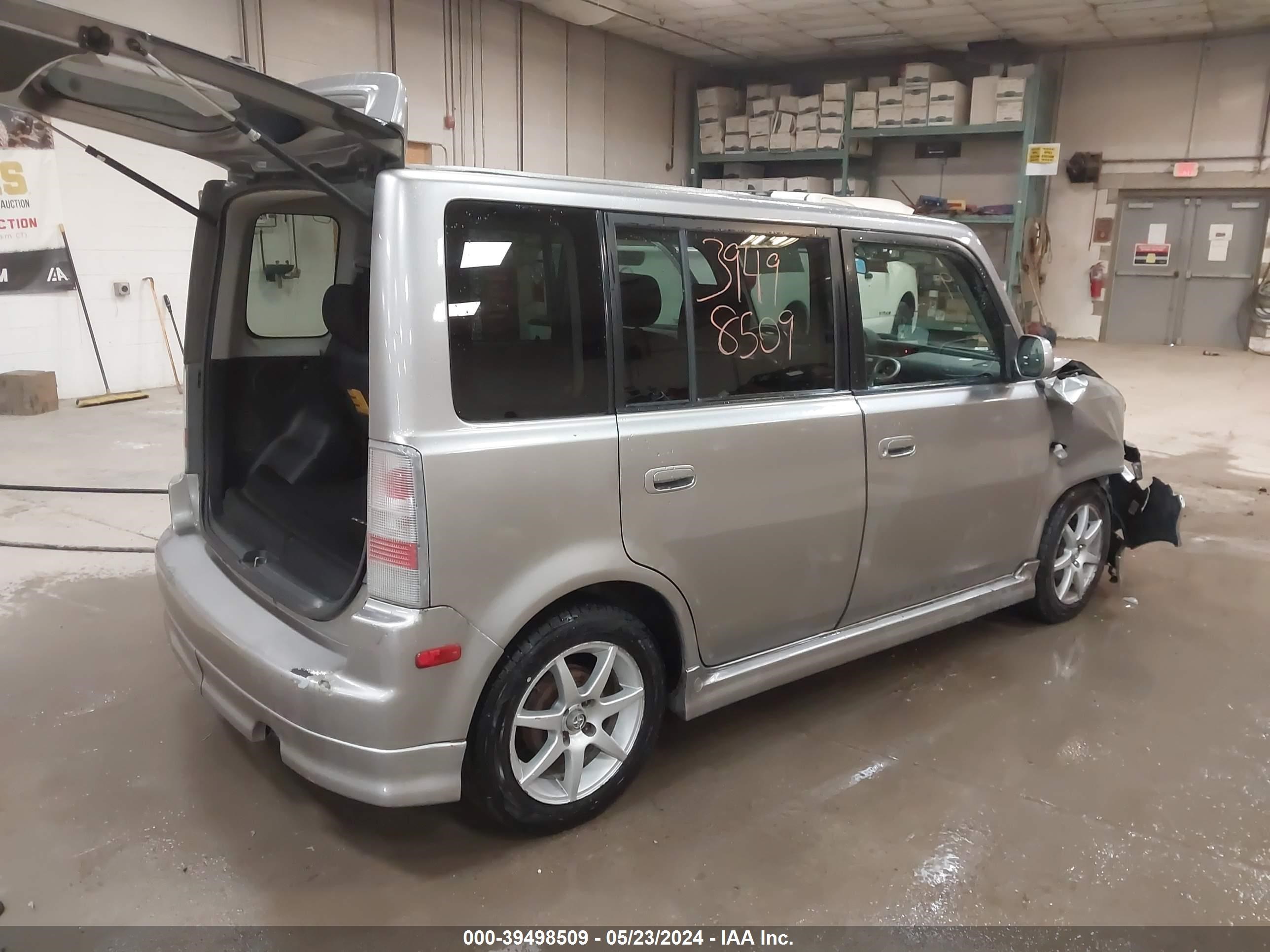 Photo 3 VIN: JTLKT324640158483 - SCION XB 