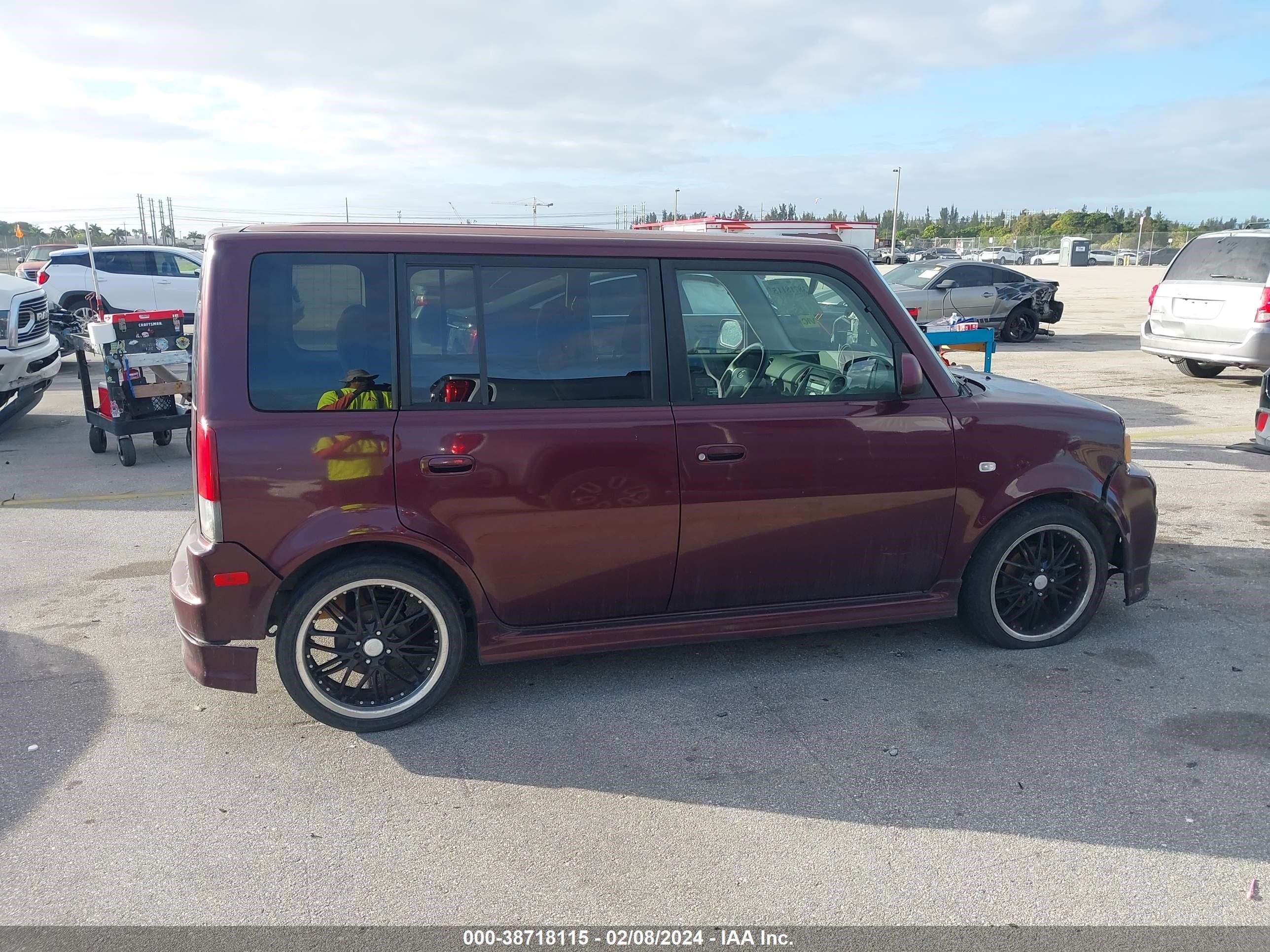 Photo 12 VIN: JTLKT324650193641 - SCION XB 