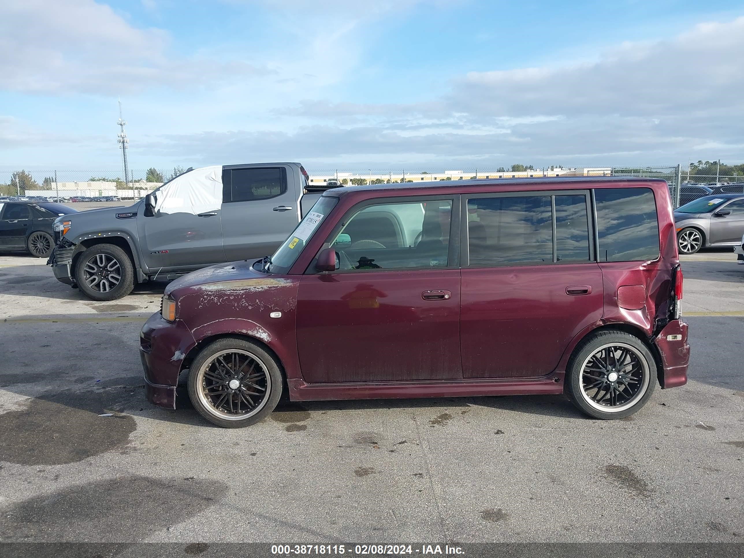 Photo 13 VIN: JTLKT324650193641 - SCION XB 