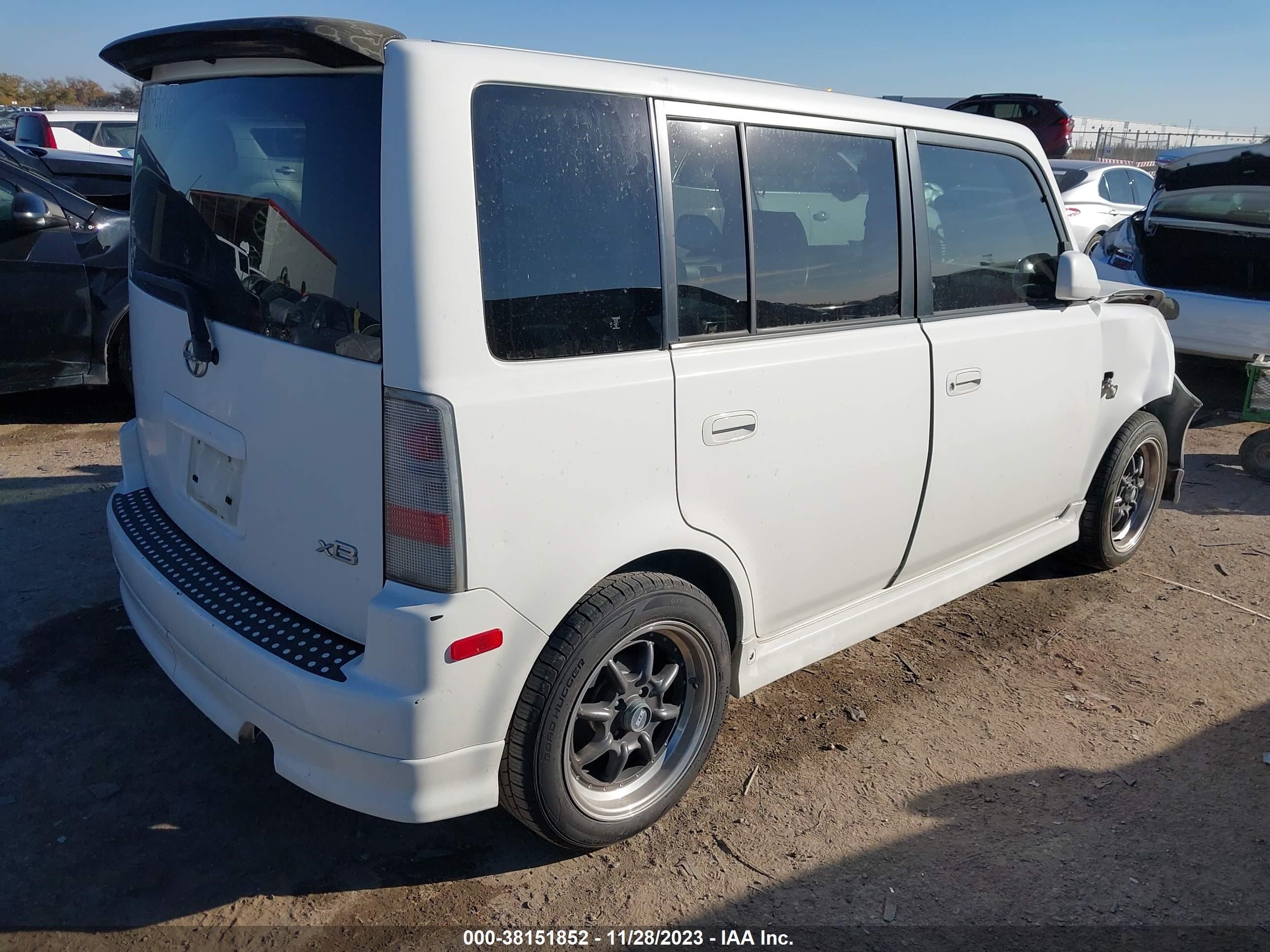 Photo 3 VIN: JTLKT324664048447 - SCION XB 