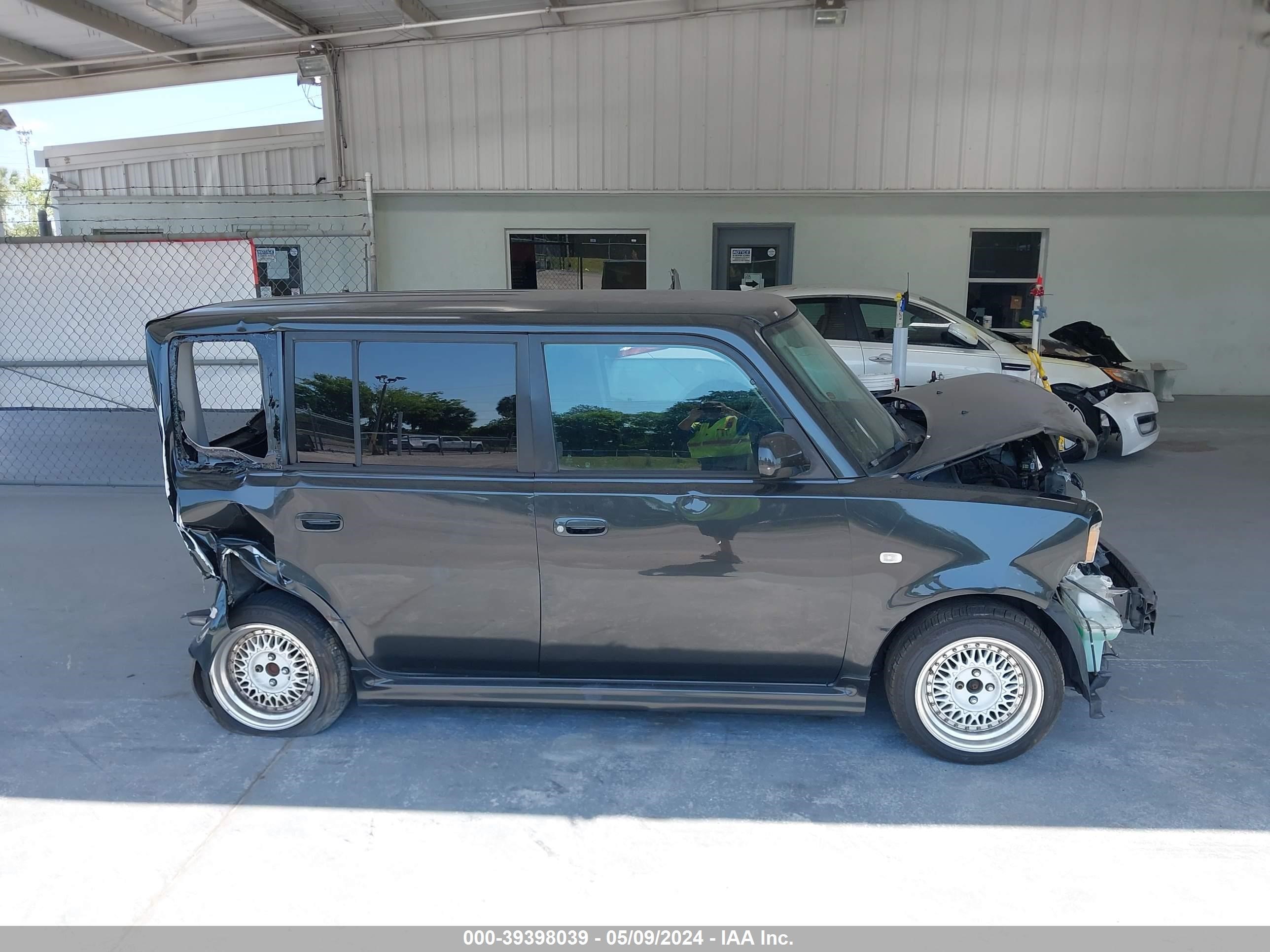 Photo 13 VIN: JTLKT324664065751 - SCION XB 