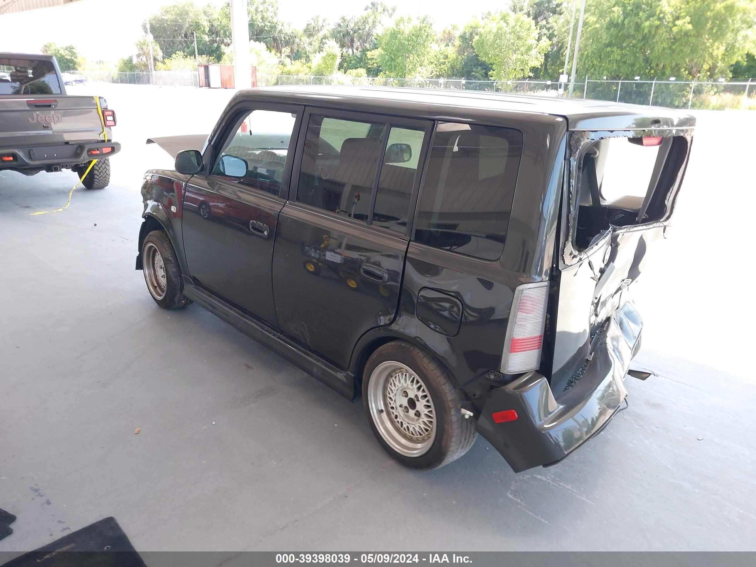 Photo 2 VIN: JTLKT324664065751 - SCION XB 