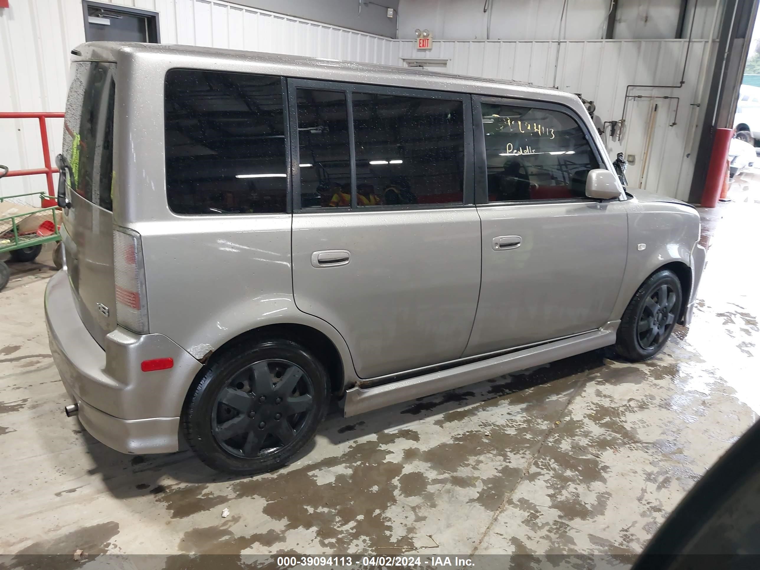 Photo 3 VIN: JTLKT324664086129 - SCION XB 