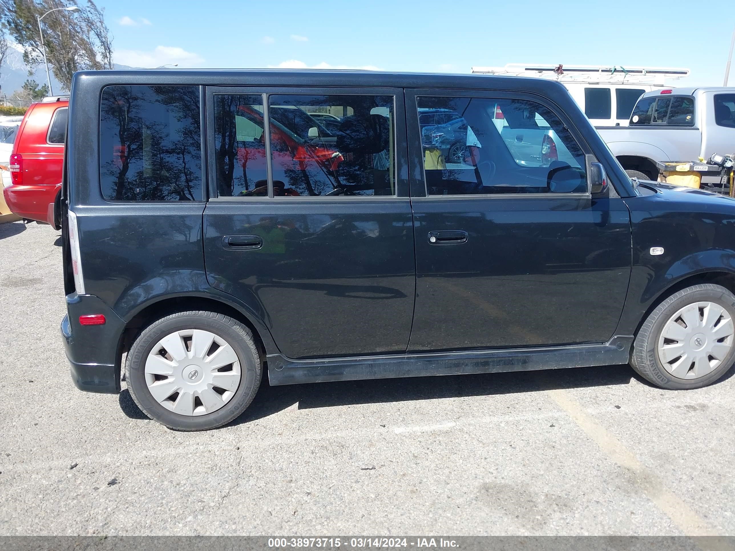 Photo 12 VIN: JTLKT324664088382 - SCION XB 