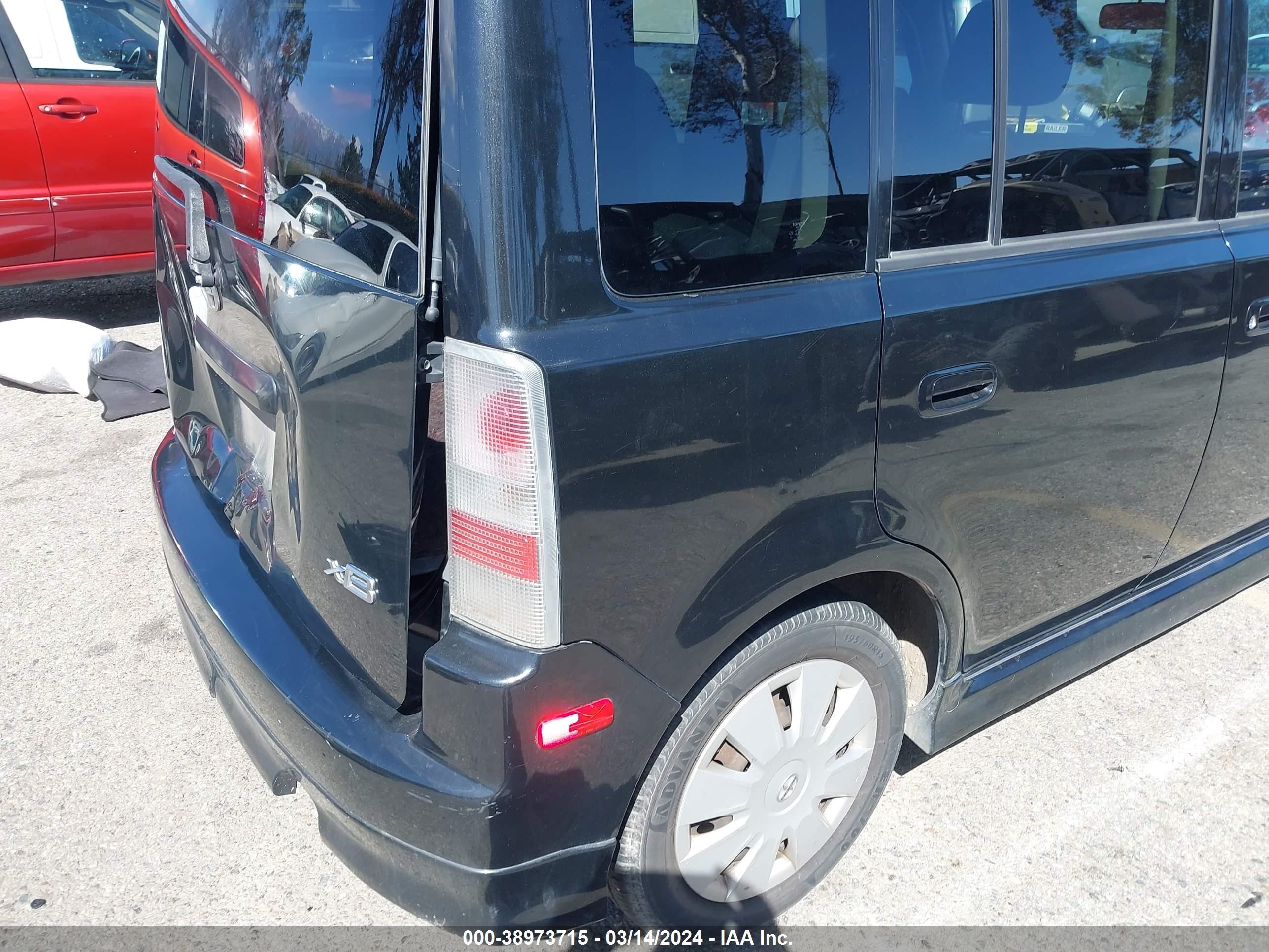 Photo 16 VIN: JTLKT324664088382 - SCION XB 