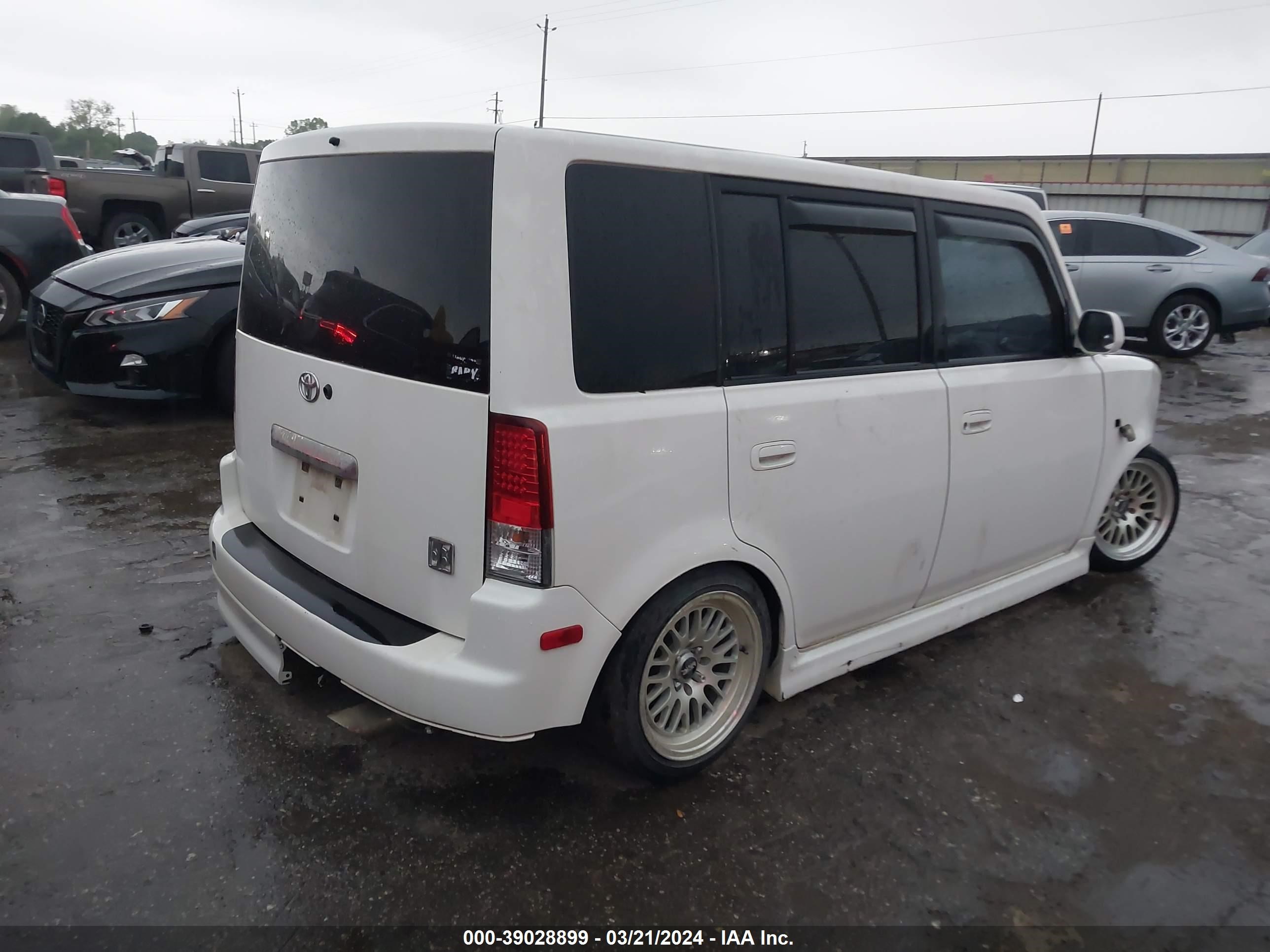 Photo 3 VIN: JTLKT324664115404 - SCION XB 