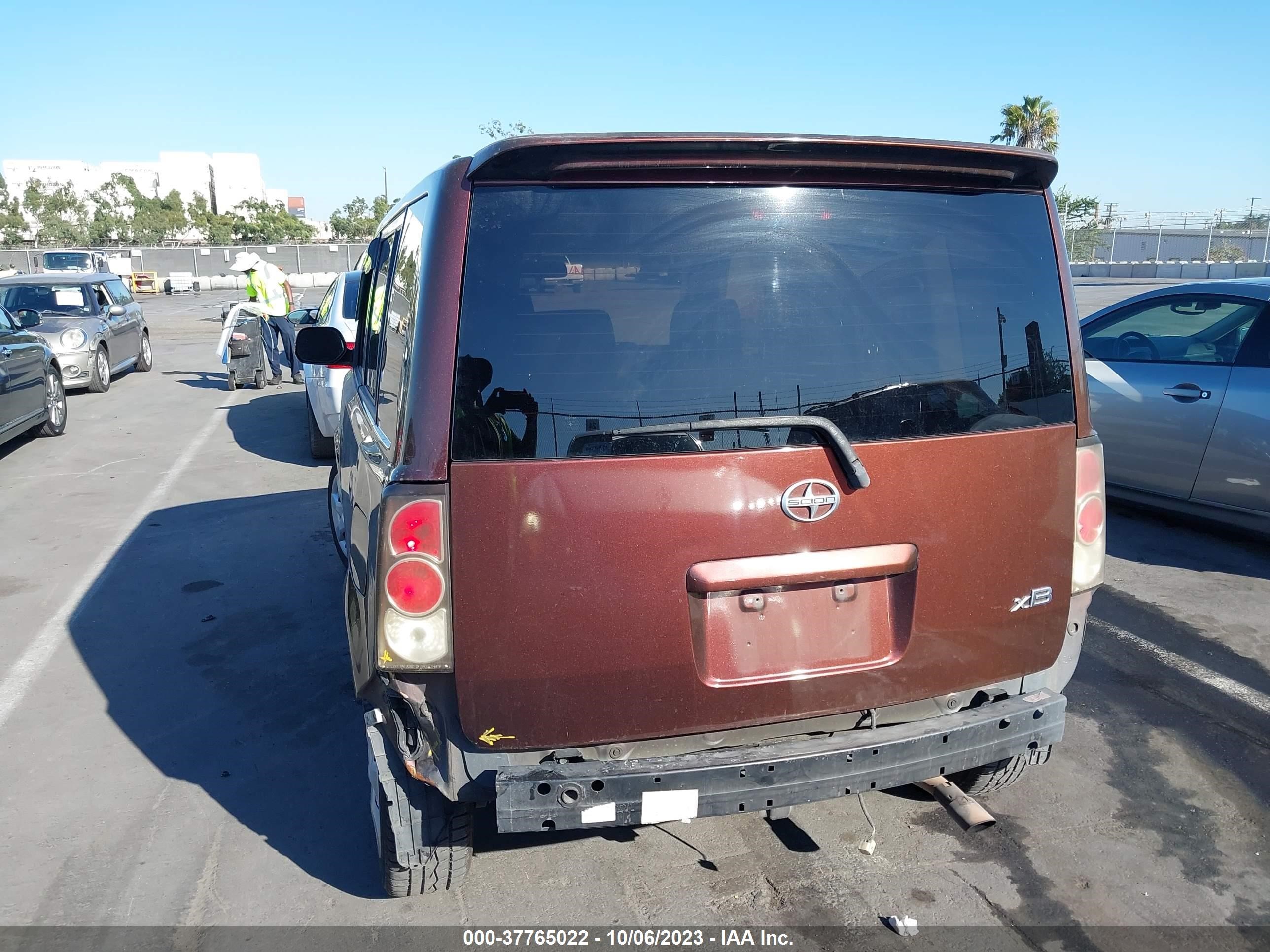 Photo 16 VIN: JTLKT324664118397 - SCION XB 