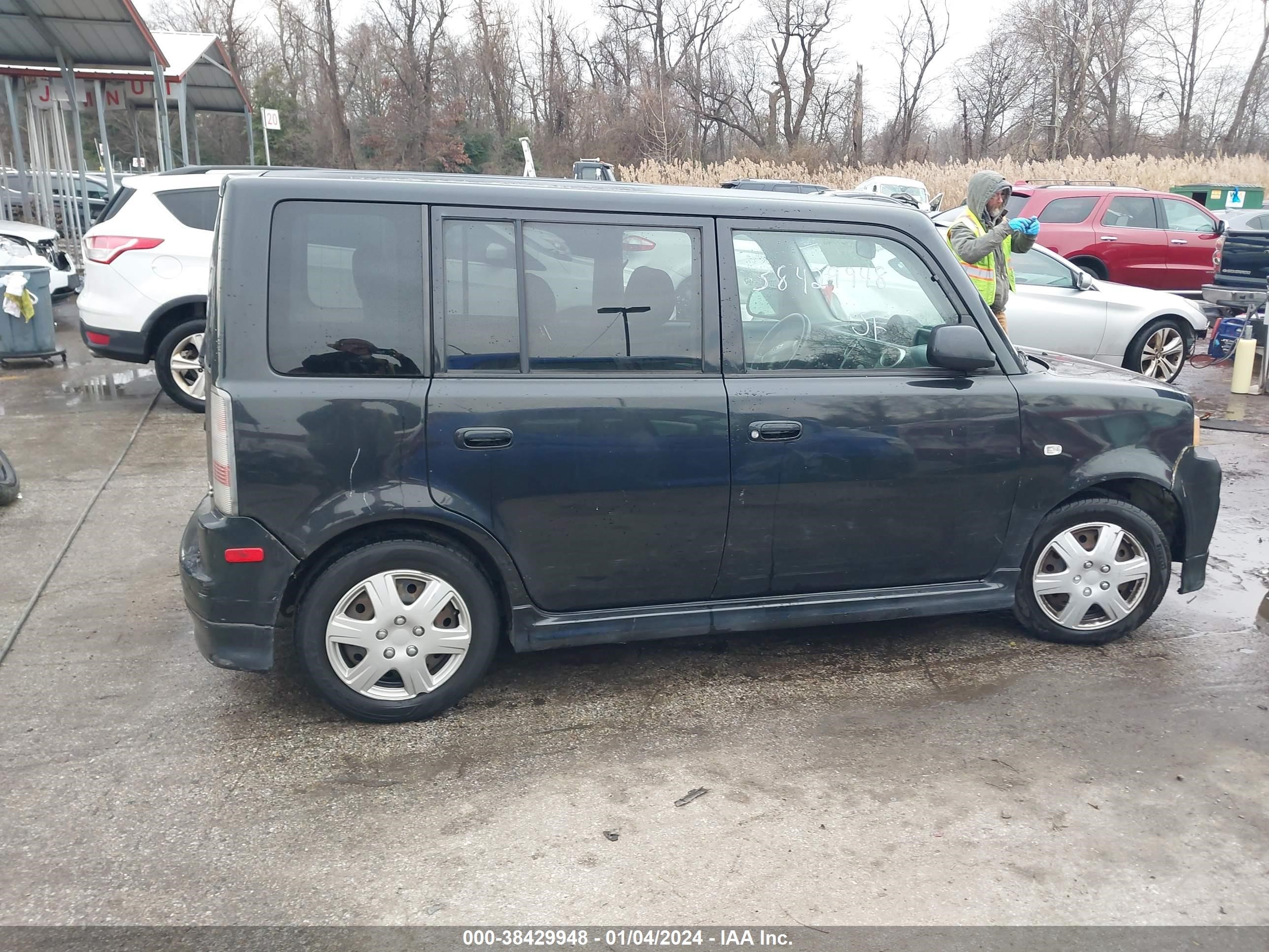 Photo 11 VIN: JTLKT324750177545 - SCION XB 