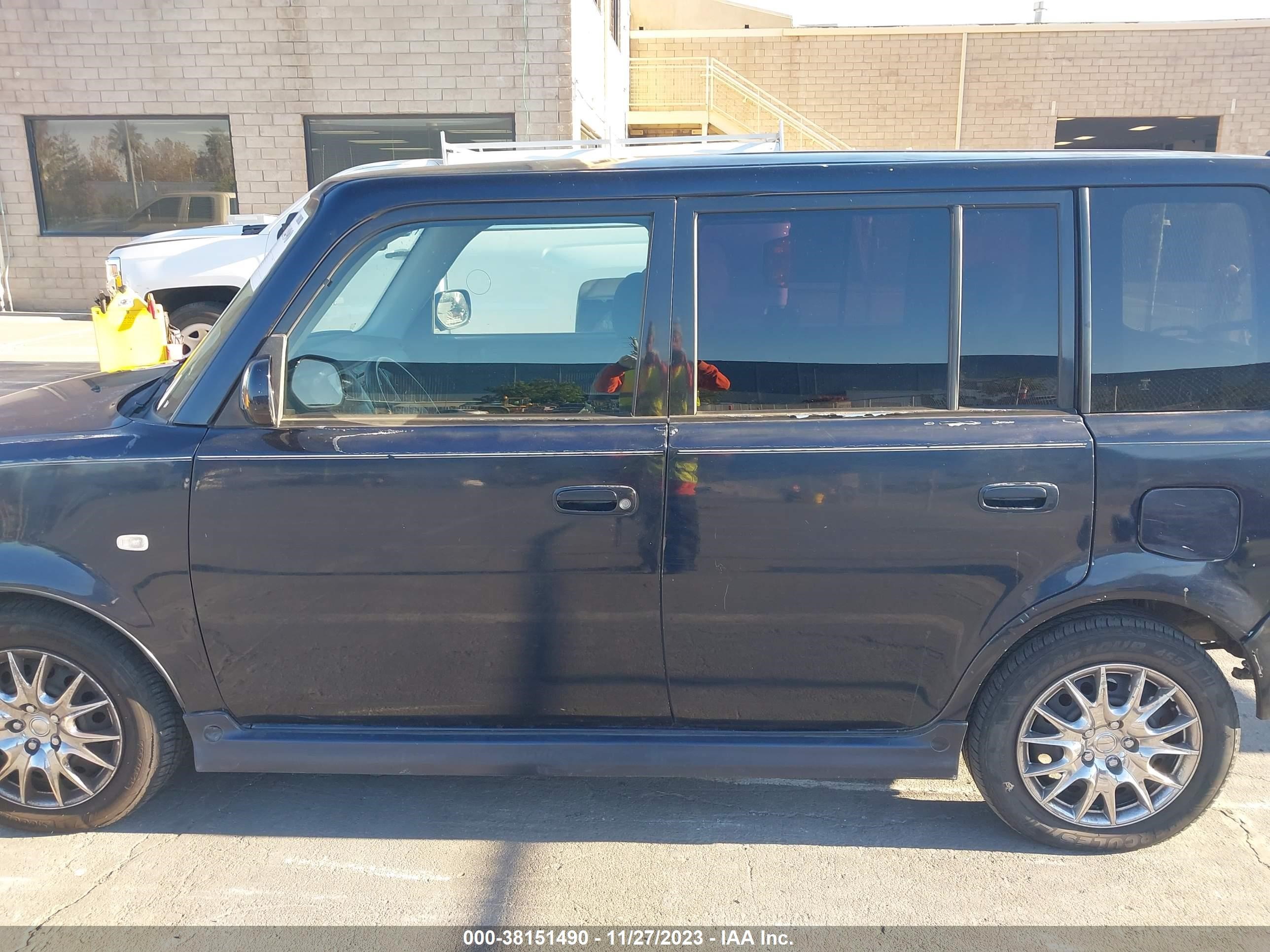 Photo 13 VIN: JTLKT324750181269 - SCION XB 