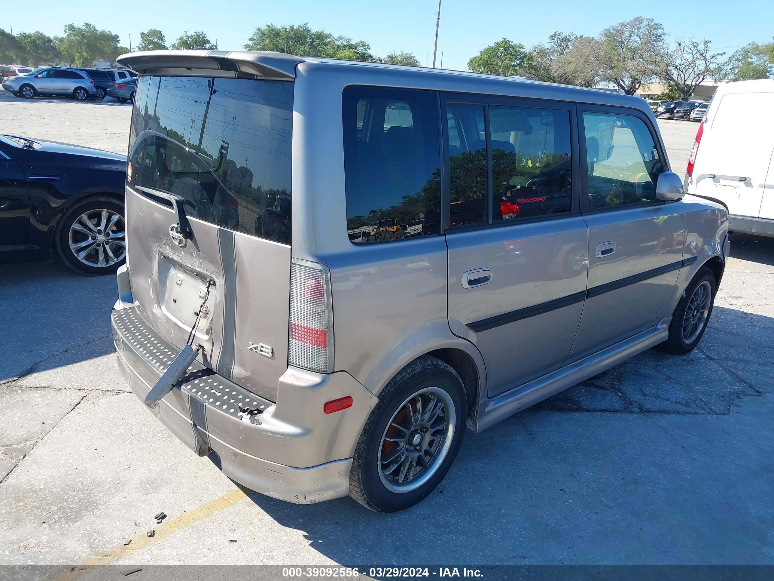 Photo 3 VIN: JTLKT324750211015 - SCION XB 