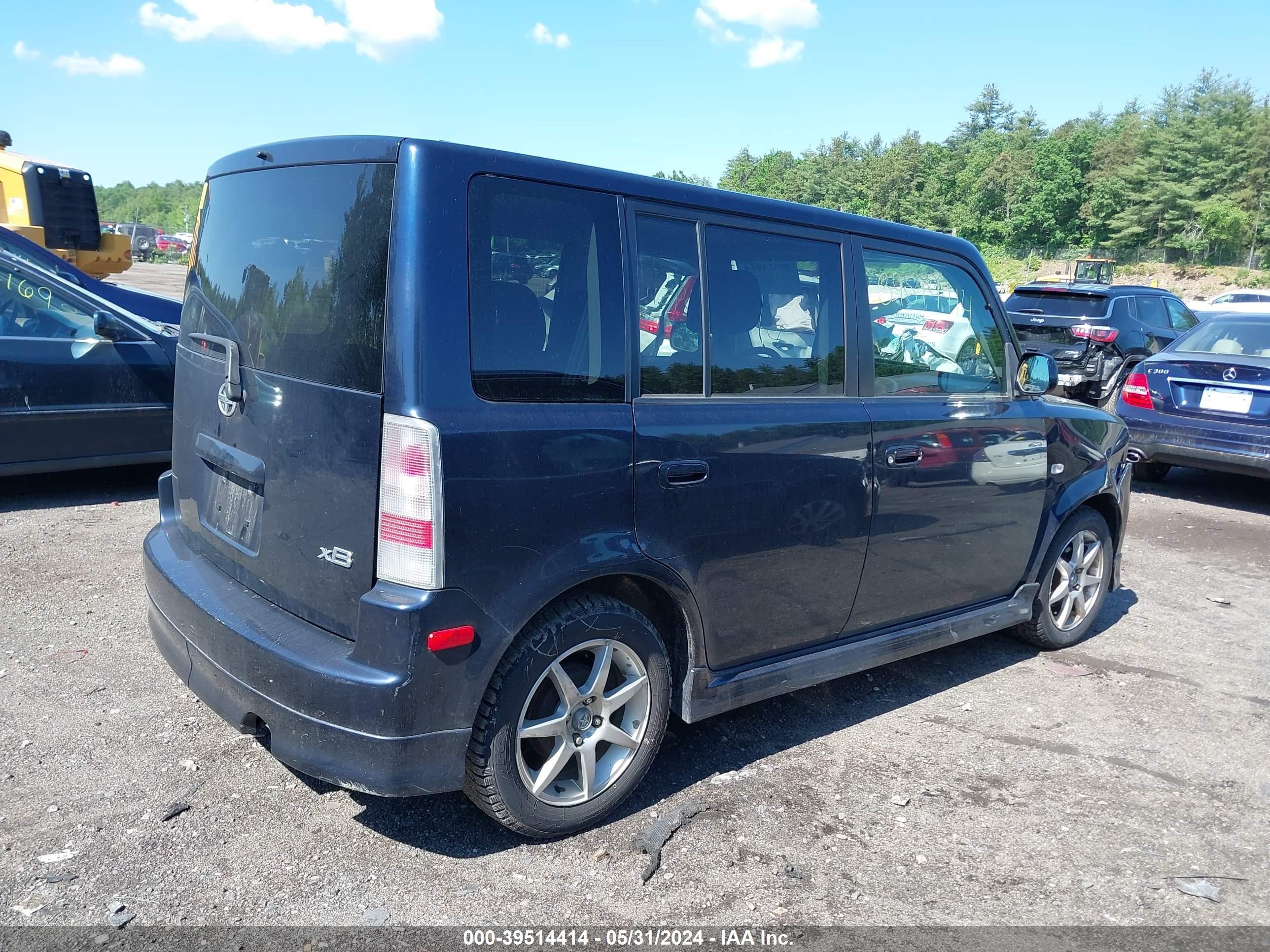 Photo 3 VIN: JTLKT324764065337 - SCION XB 