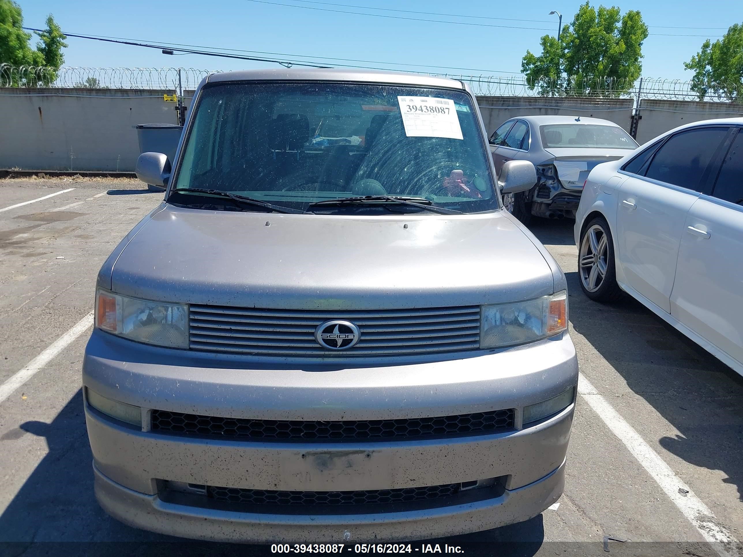 Photo 11 VIN: JTLKT324764087077 - SCION XB 