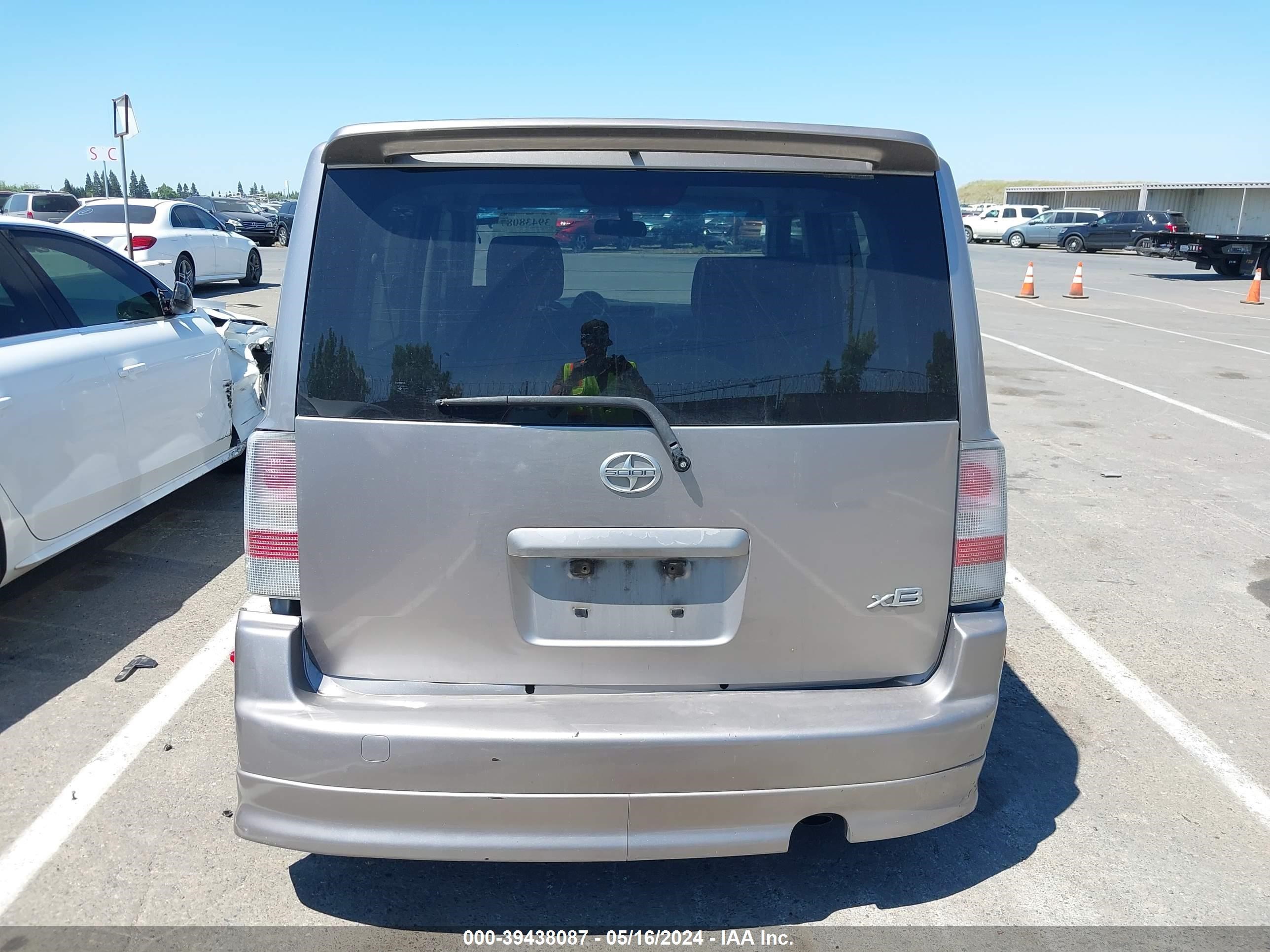 Photo 15 VIN: JTLKT324764087077 - SCION XB 