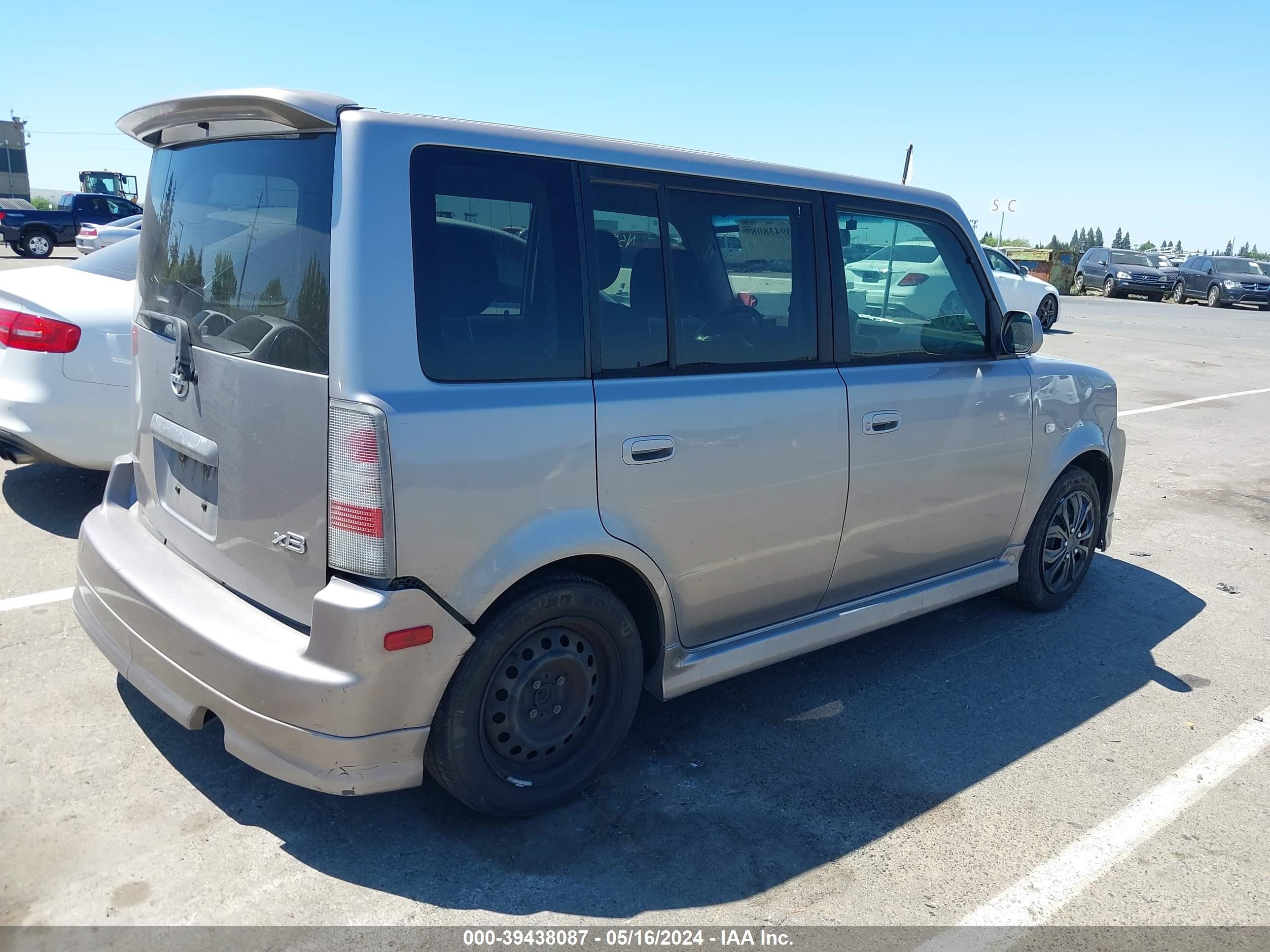 Photo 3 VIN: JTLKT324764087077 - SCION XB 