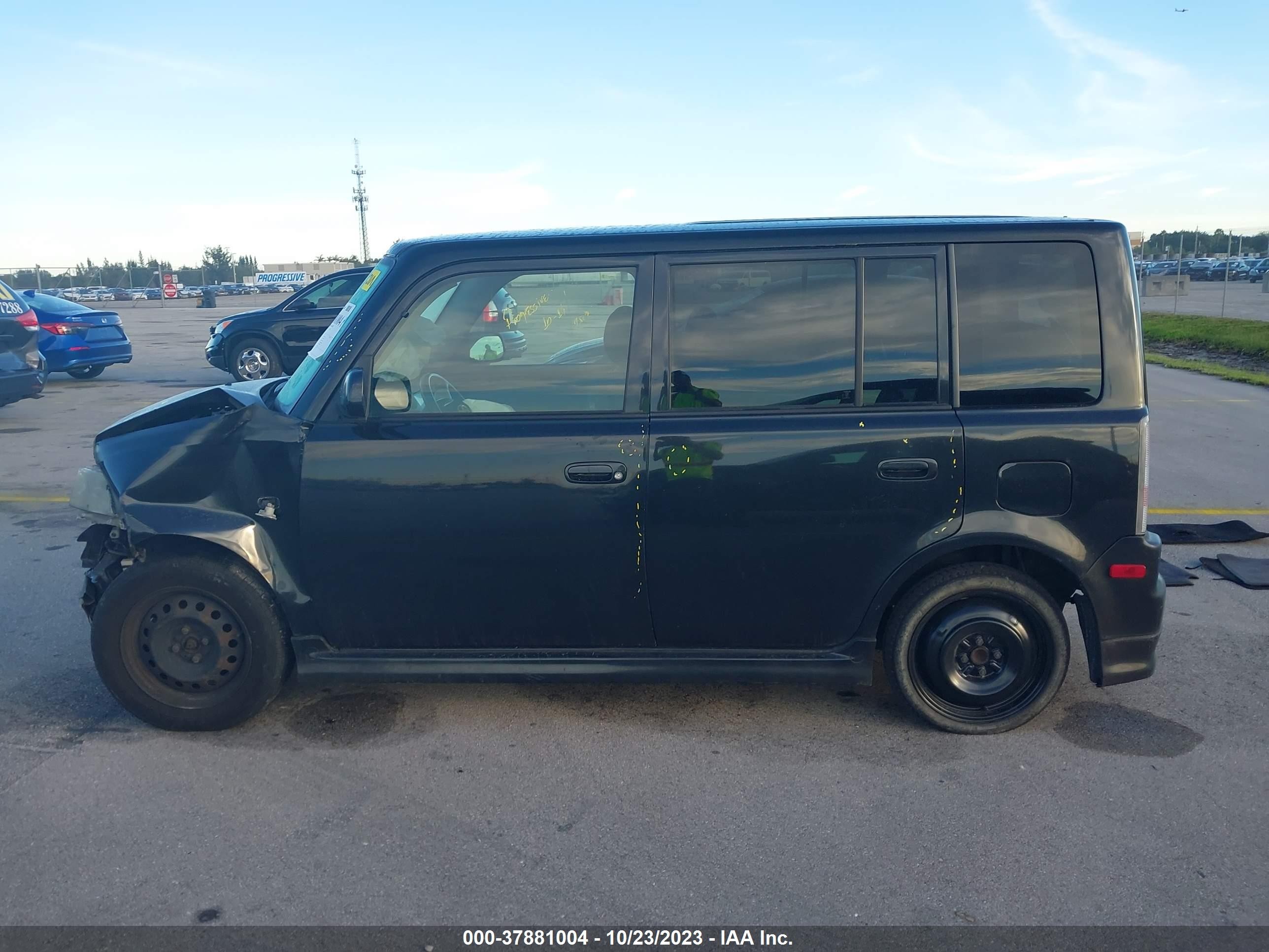 Photo 13 VIN: JTLKT324764093526 - SCION XB 