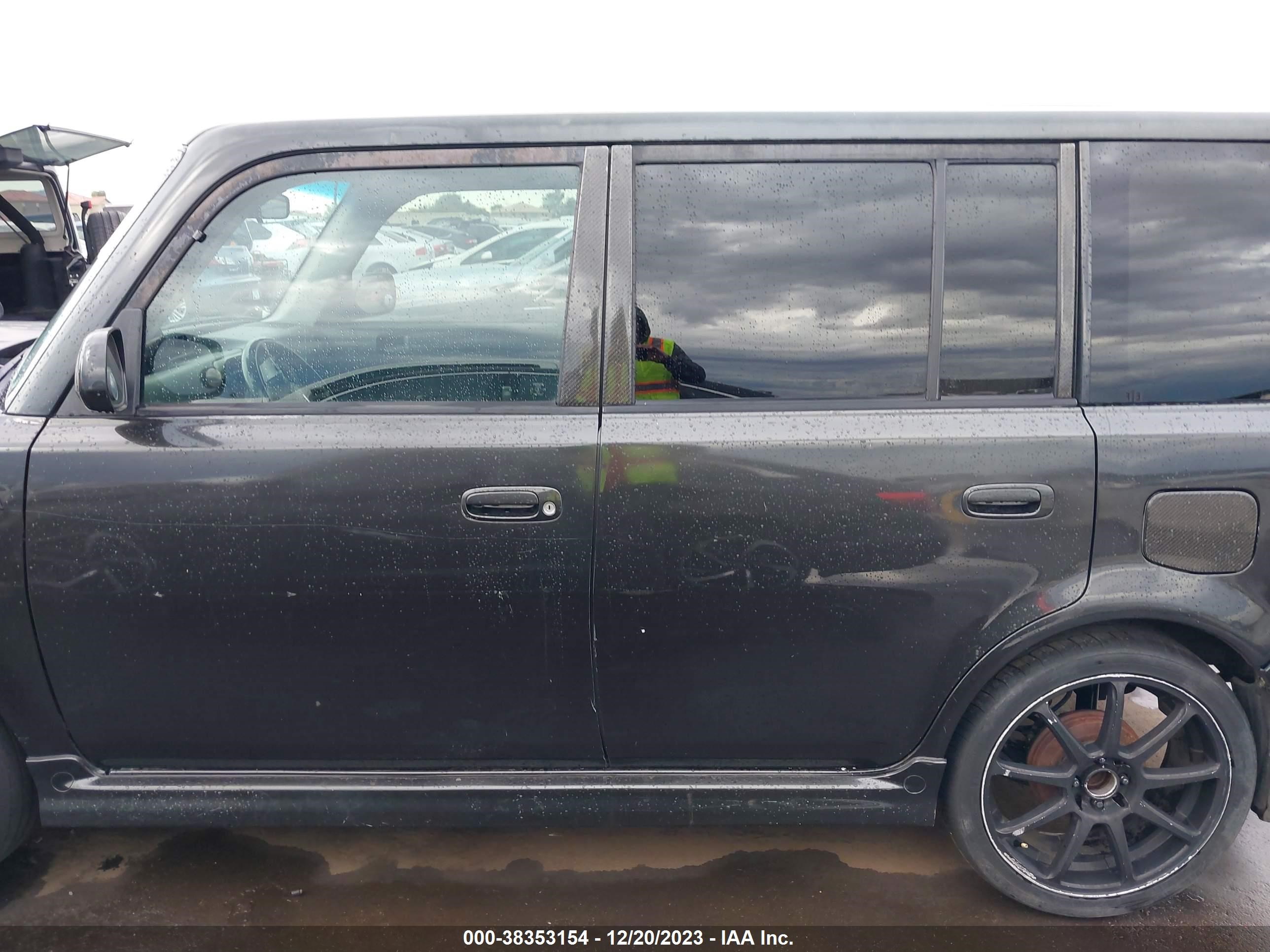 Photo 13 VIN: JTLKT324764099021 - SCION XB 