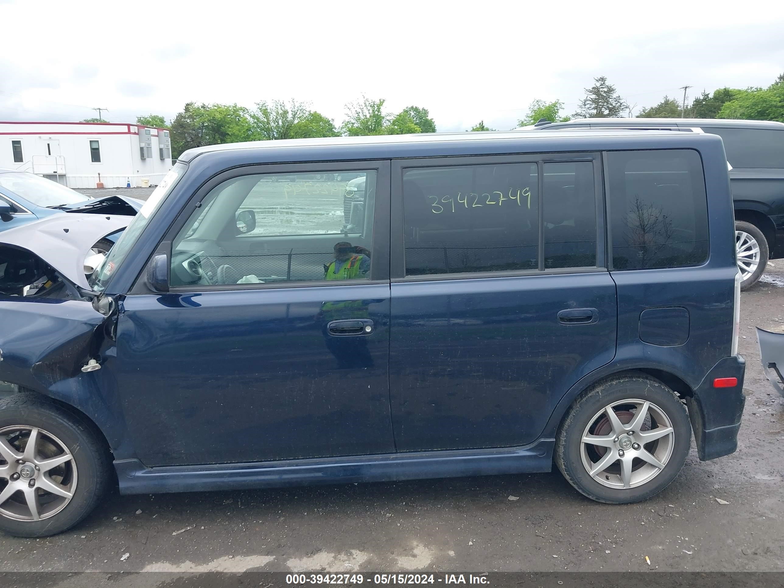 Photo 13 VIN: JTLKT324764119882 - SCION XB 