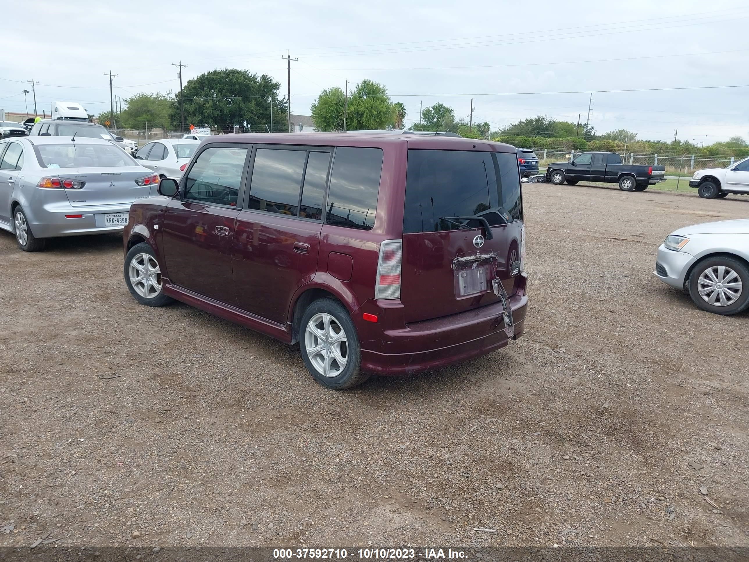 Photo 2 VIN: JTLKT324840146836 - SCION XB 