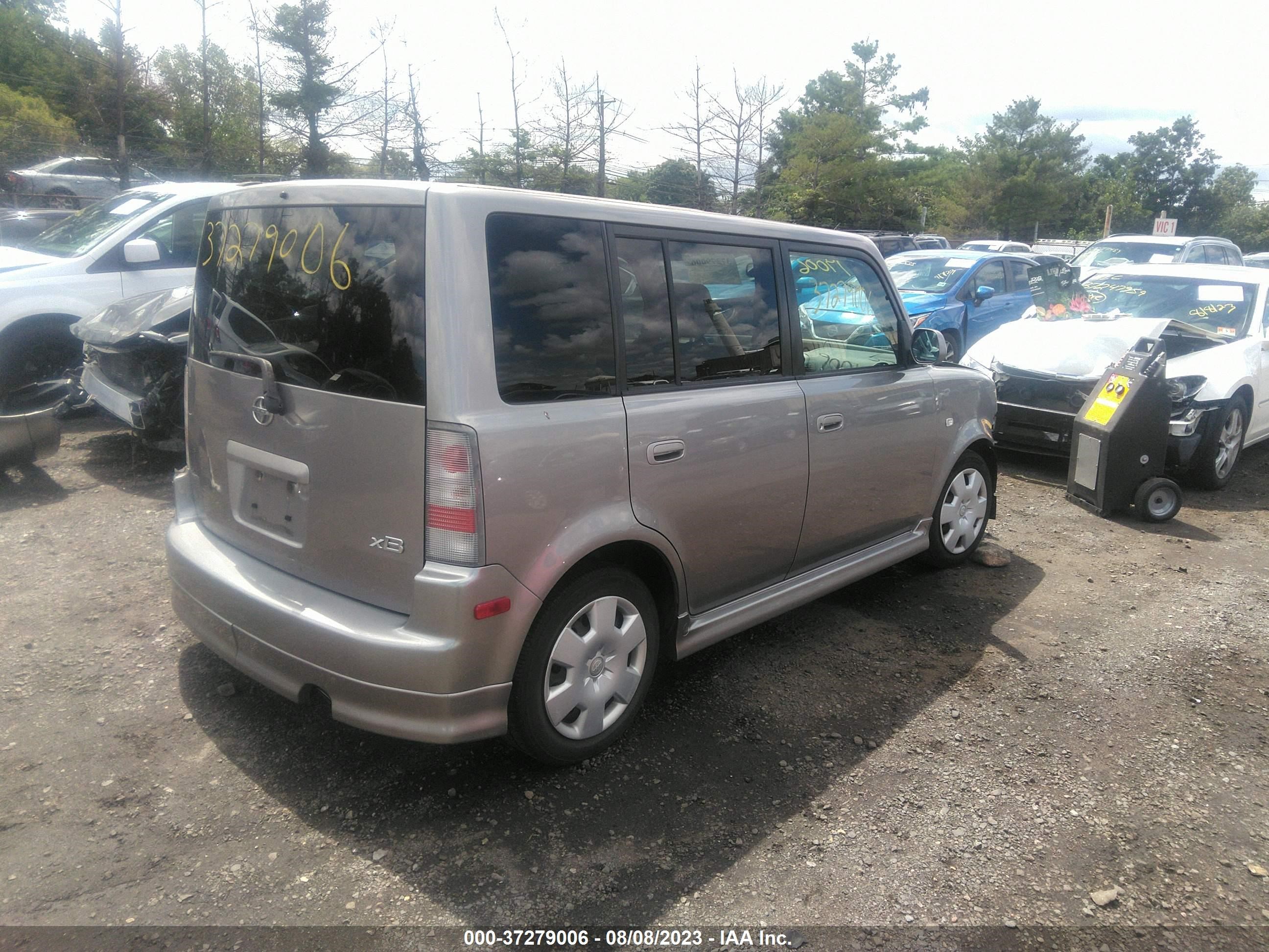 Photo 3 VIN: JTLKT324854008403 - SCION XB 