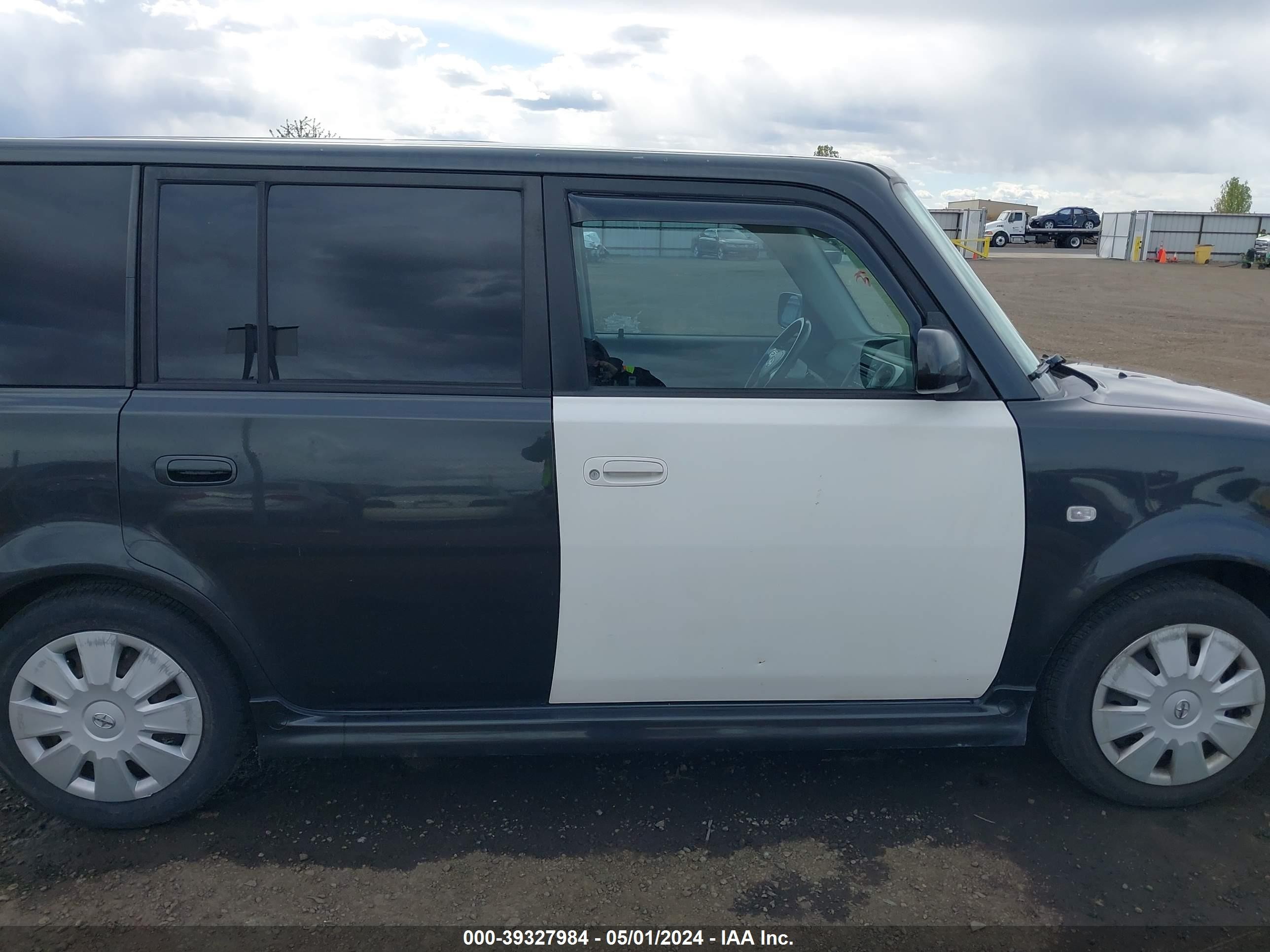 Photo 13 VIN: JTLKT324864079926 - SCION XB 