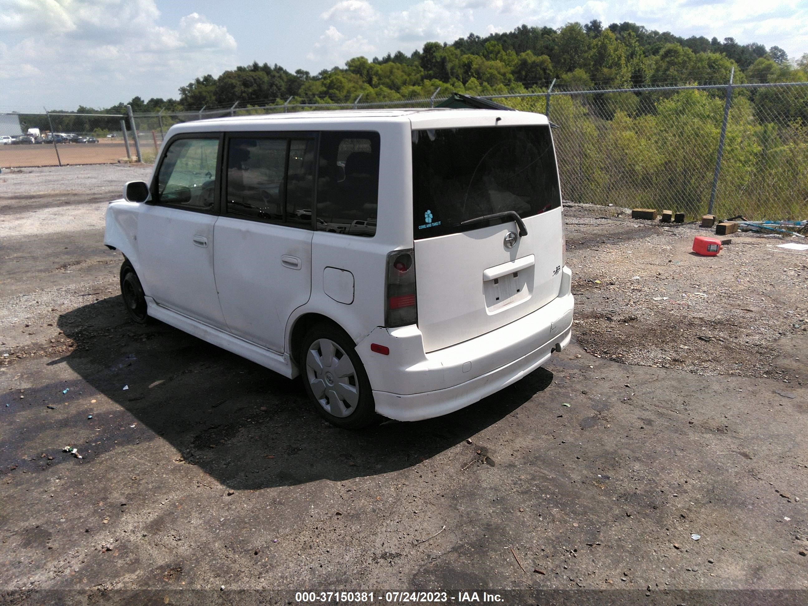 Photo 2 VIN: JTLKT324864101956 - SCION XB 