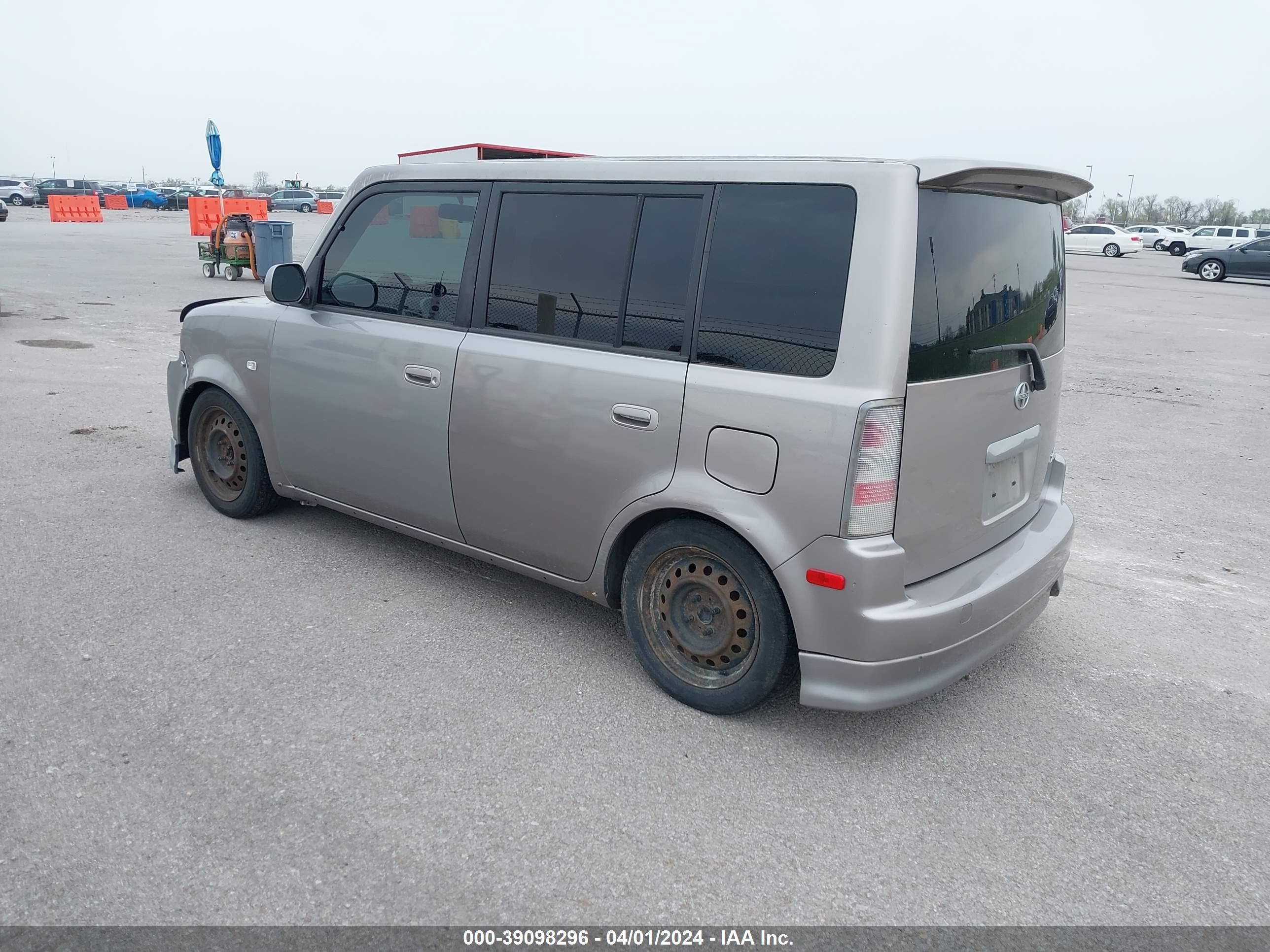 Photo 2 VIN: JTLKT324950174470 - SCION XB 